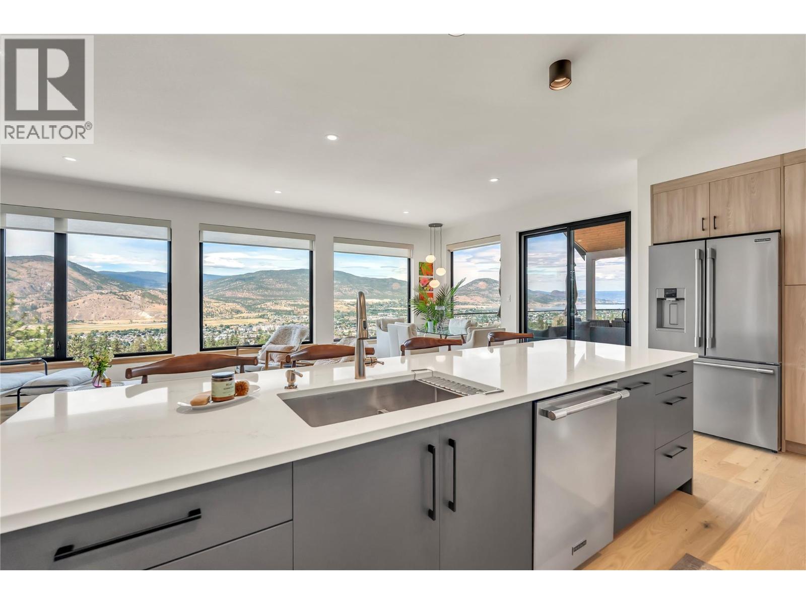 2775 HAWTHORN Drive - 42