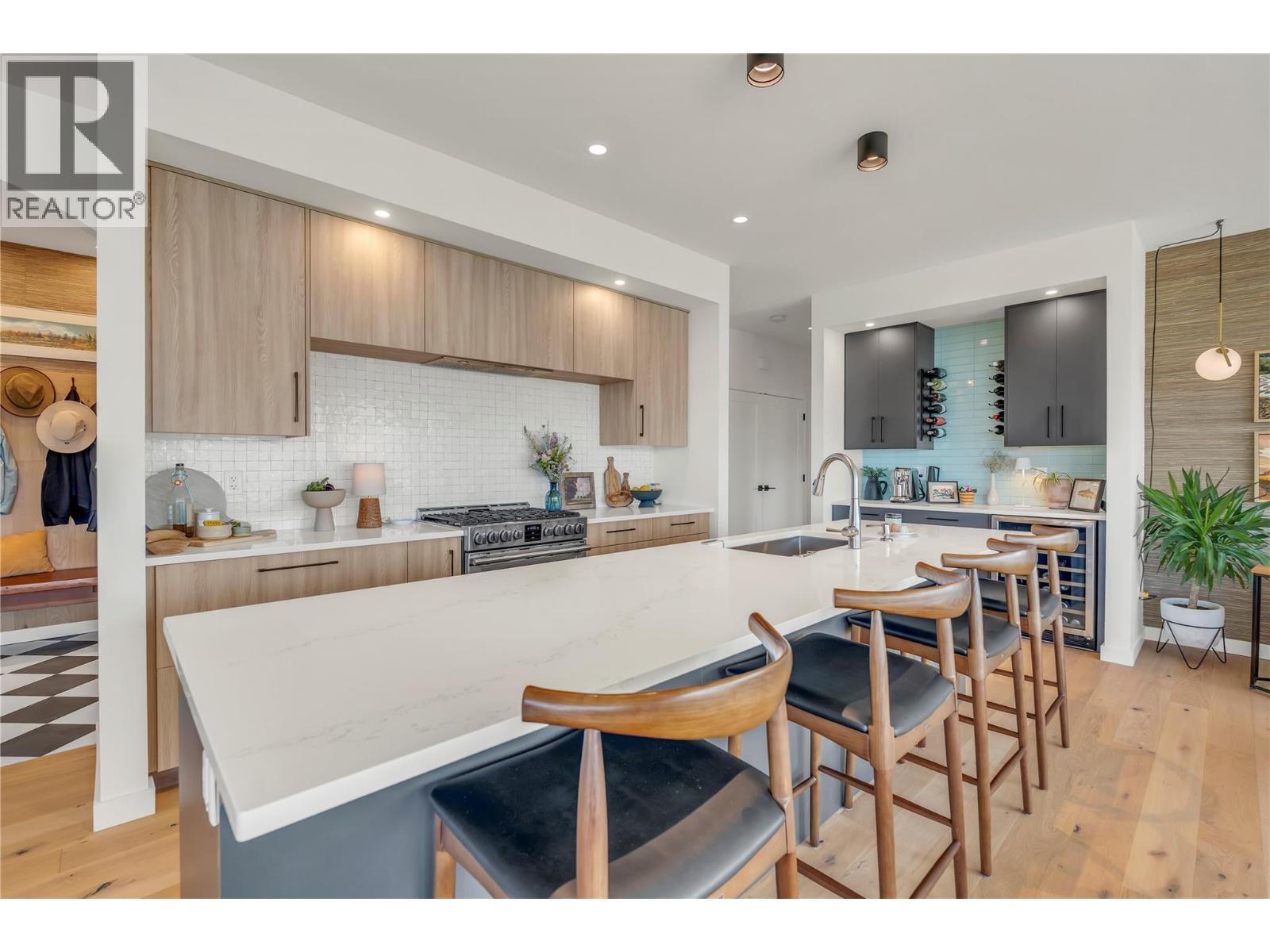 2775 HAWTHORN Drive - 44
