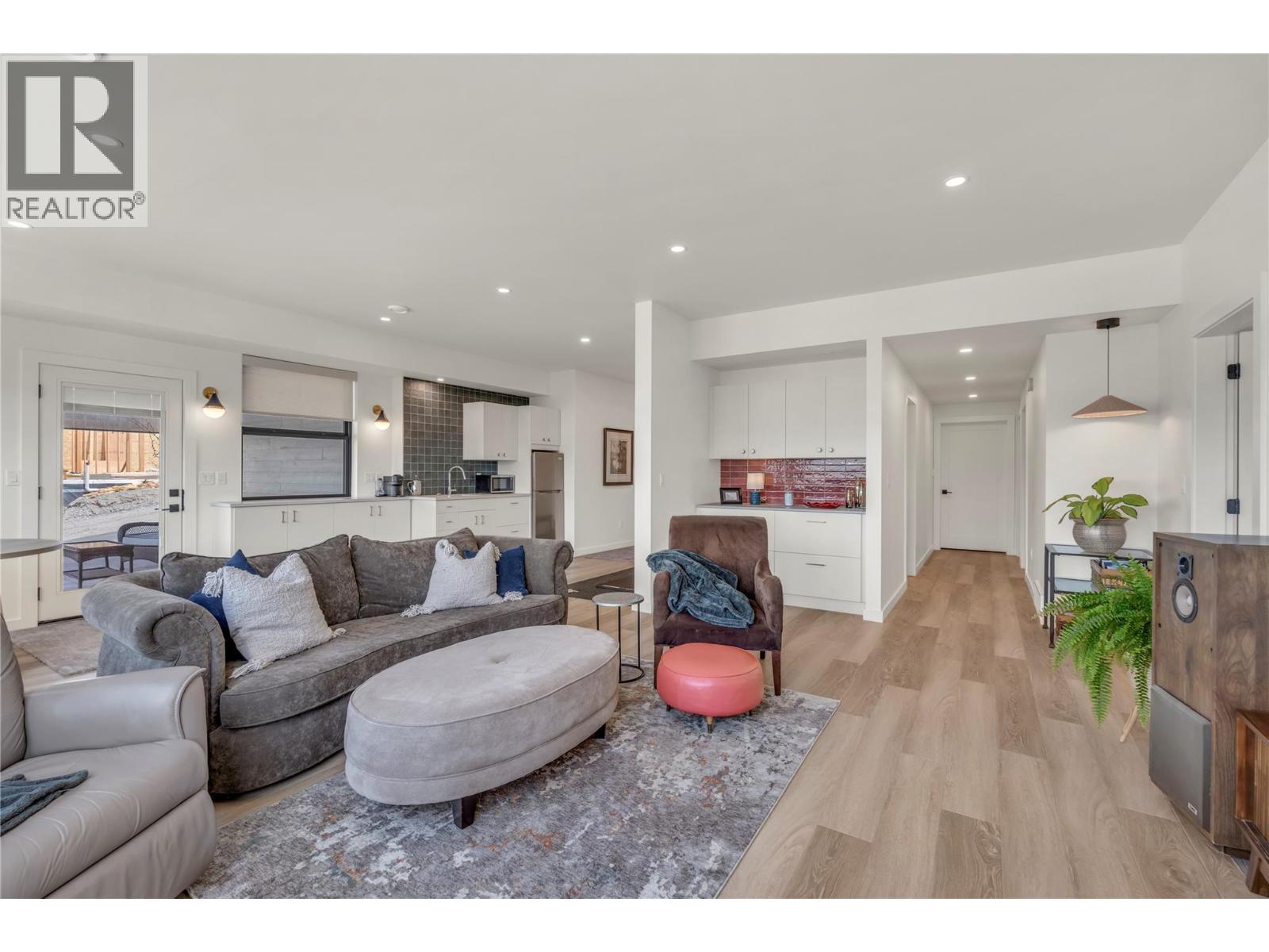 2775 HAWTHORN Drive - 28