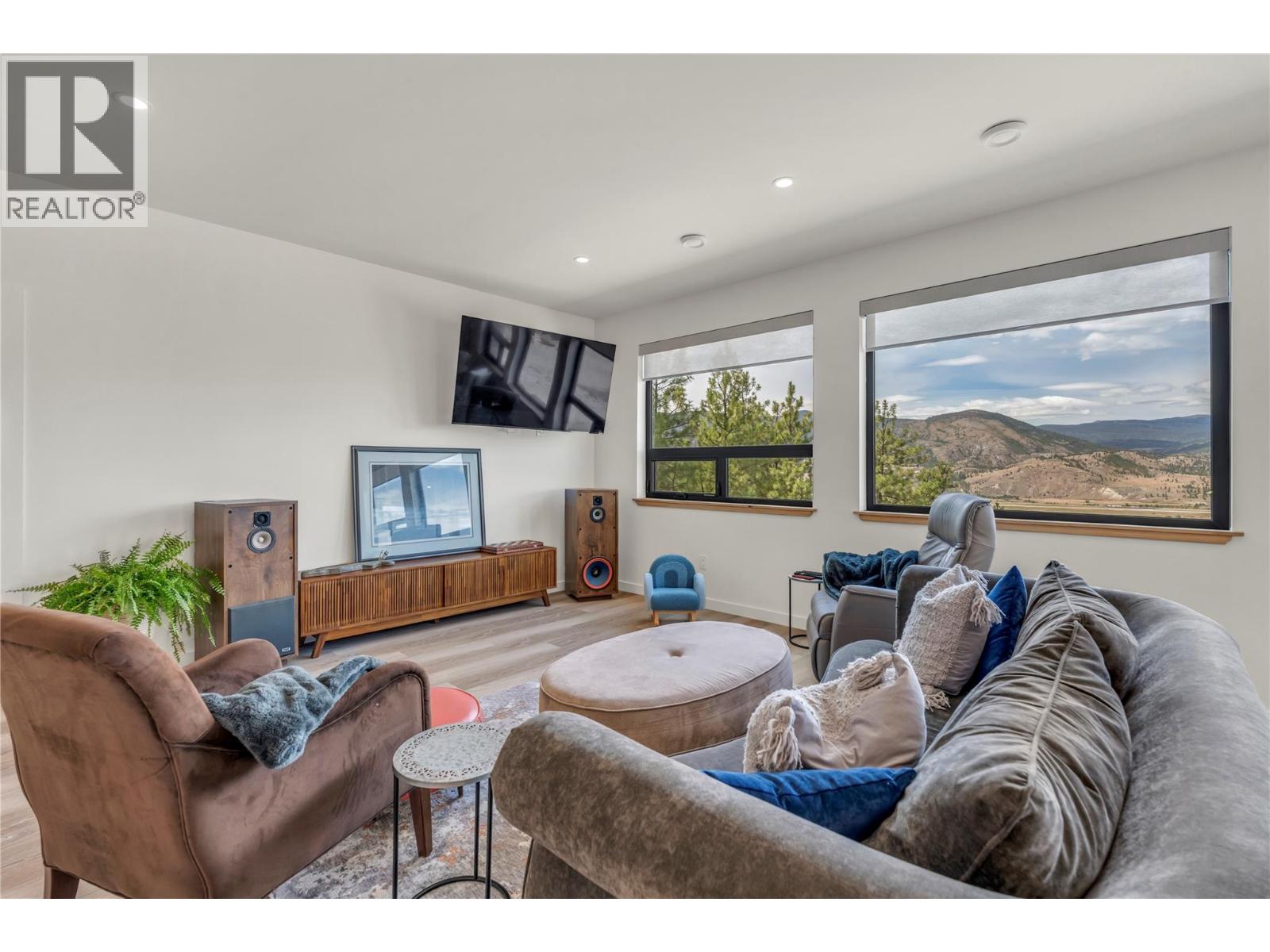2775 HAWTHORN Drive - 27