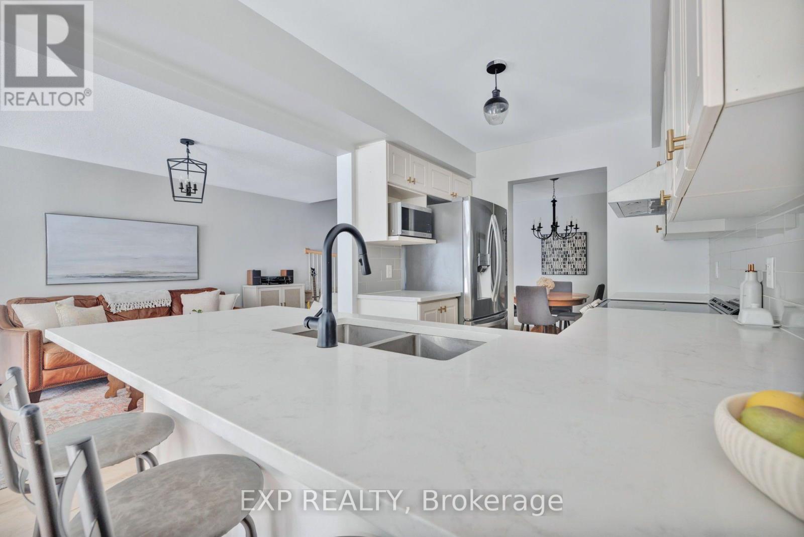 3 Bed, 3 Bath House for Sale in Ottawa – 210 WABISKAW PRIVATE, Ottawa – MLS# X13568424 - Image 15