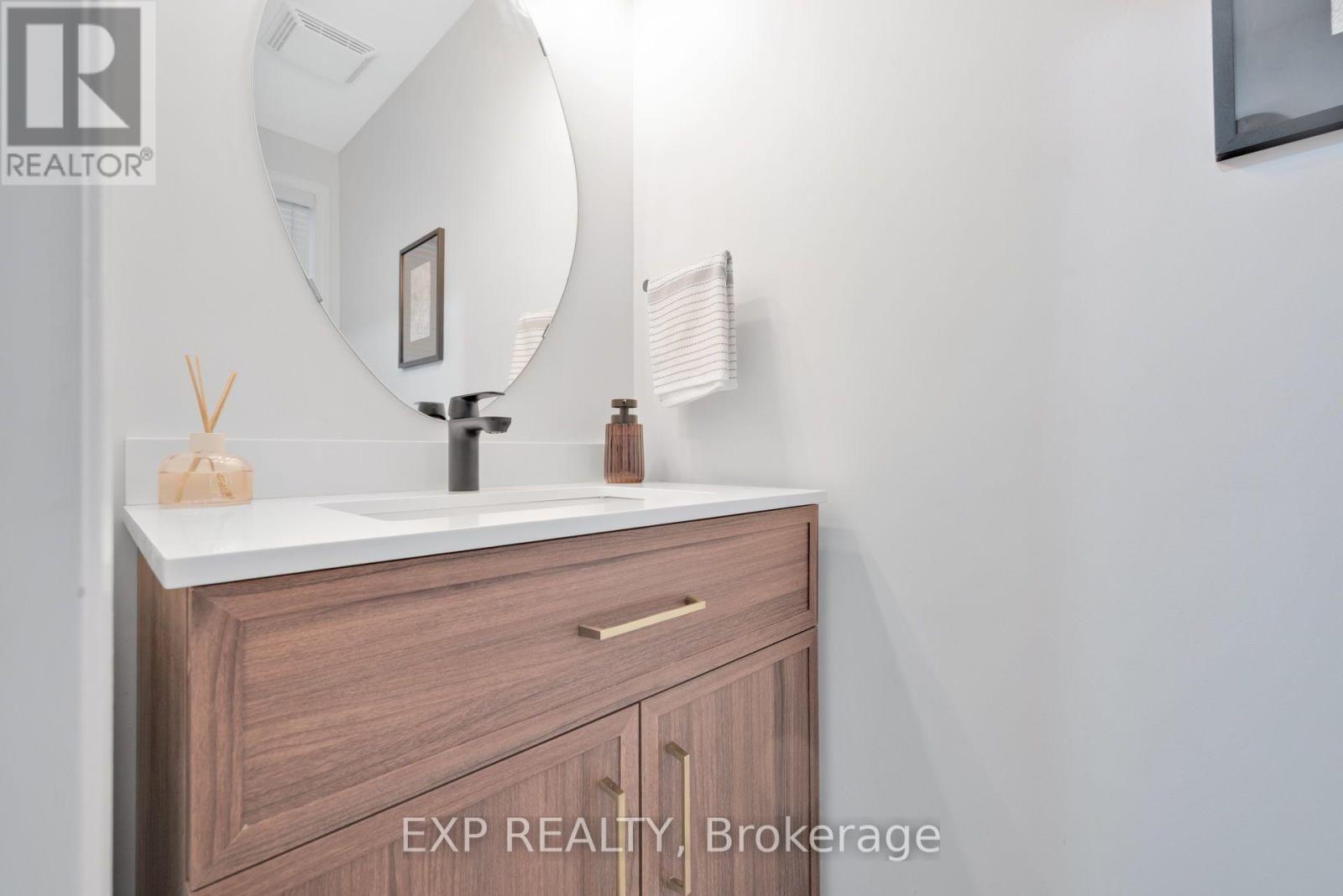 3 Bed, 3 Bath House for Sale in Ottawa – 210 WABISKAW PRIVATE, Ottawa – MLS# X13568424 - Image 6