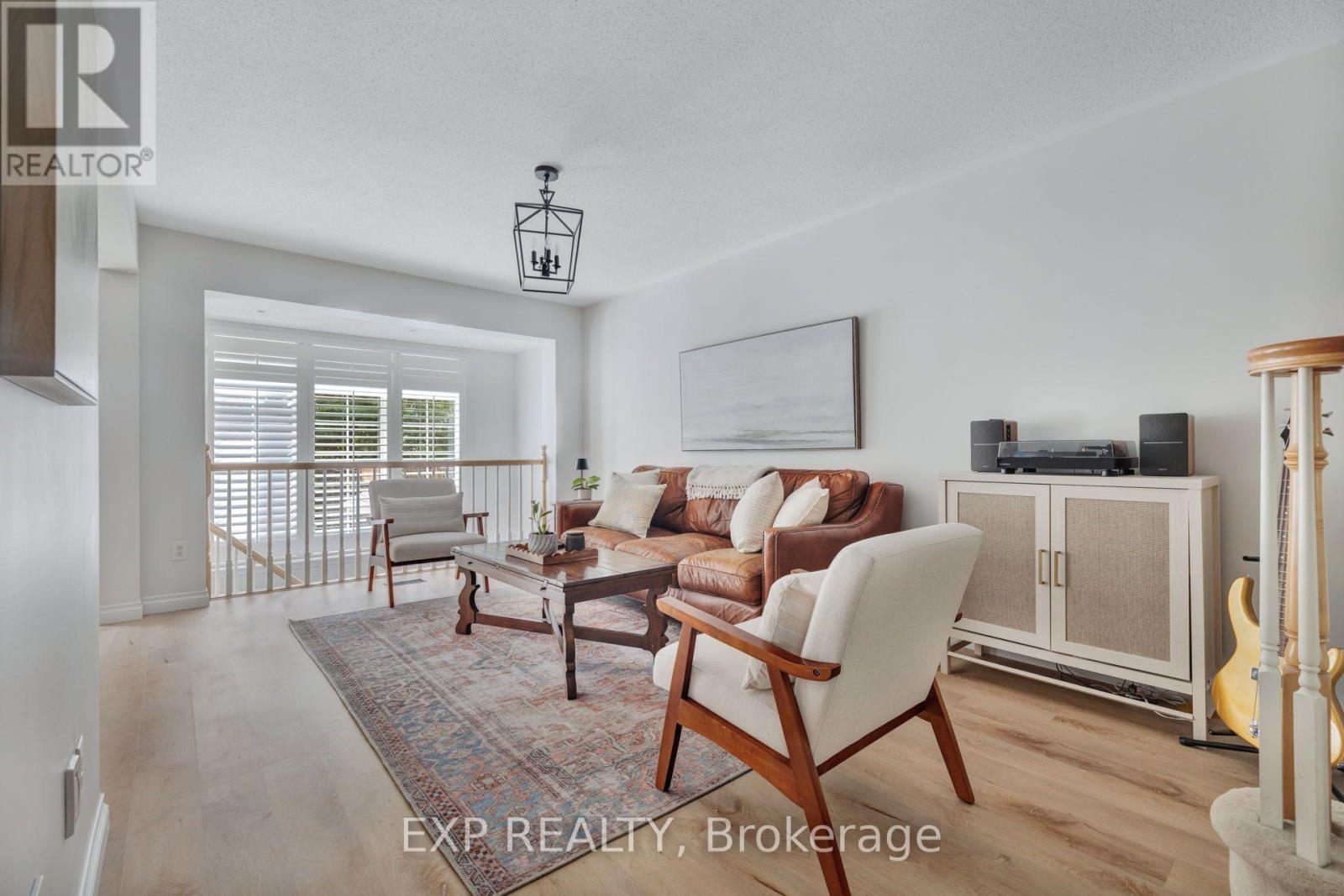 3 Bed, 3 Bath House for Sale in Ottawa – 210 WABISKAW PRIVATE, Ottawa – MLS# X13568424 - Image 7