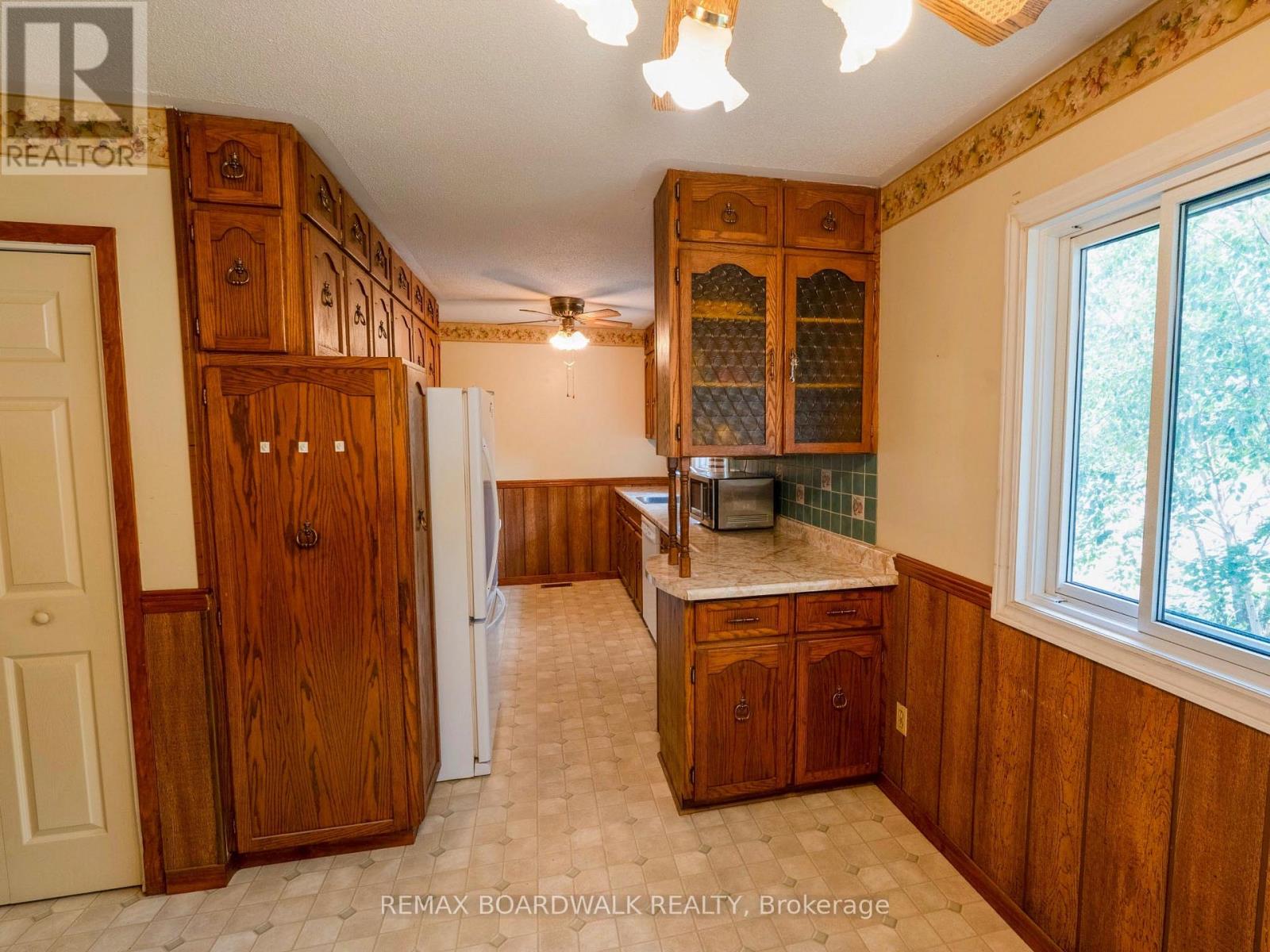5 LAURENTIAN PLACE - 10