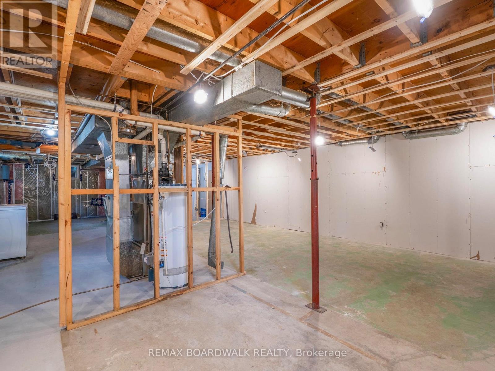 5 LAURENTIAN PLACE - 19