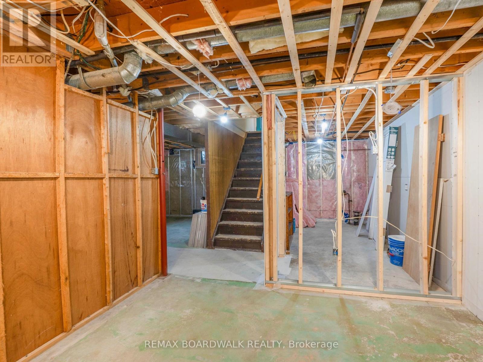 5 LAURENTIAN PLACE - 22