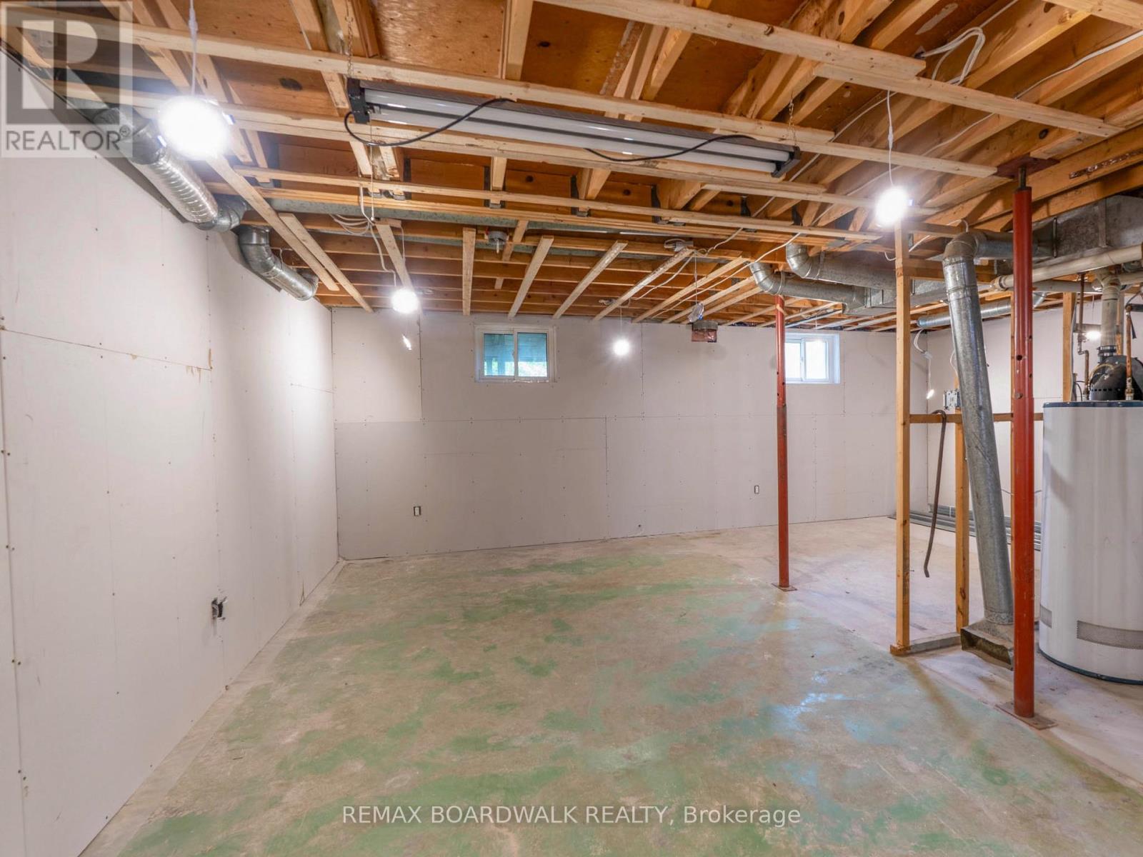 5 LAURENTIAN PLACE - 23