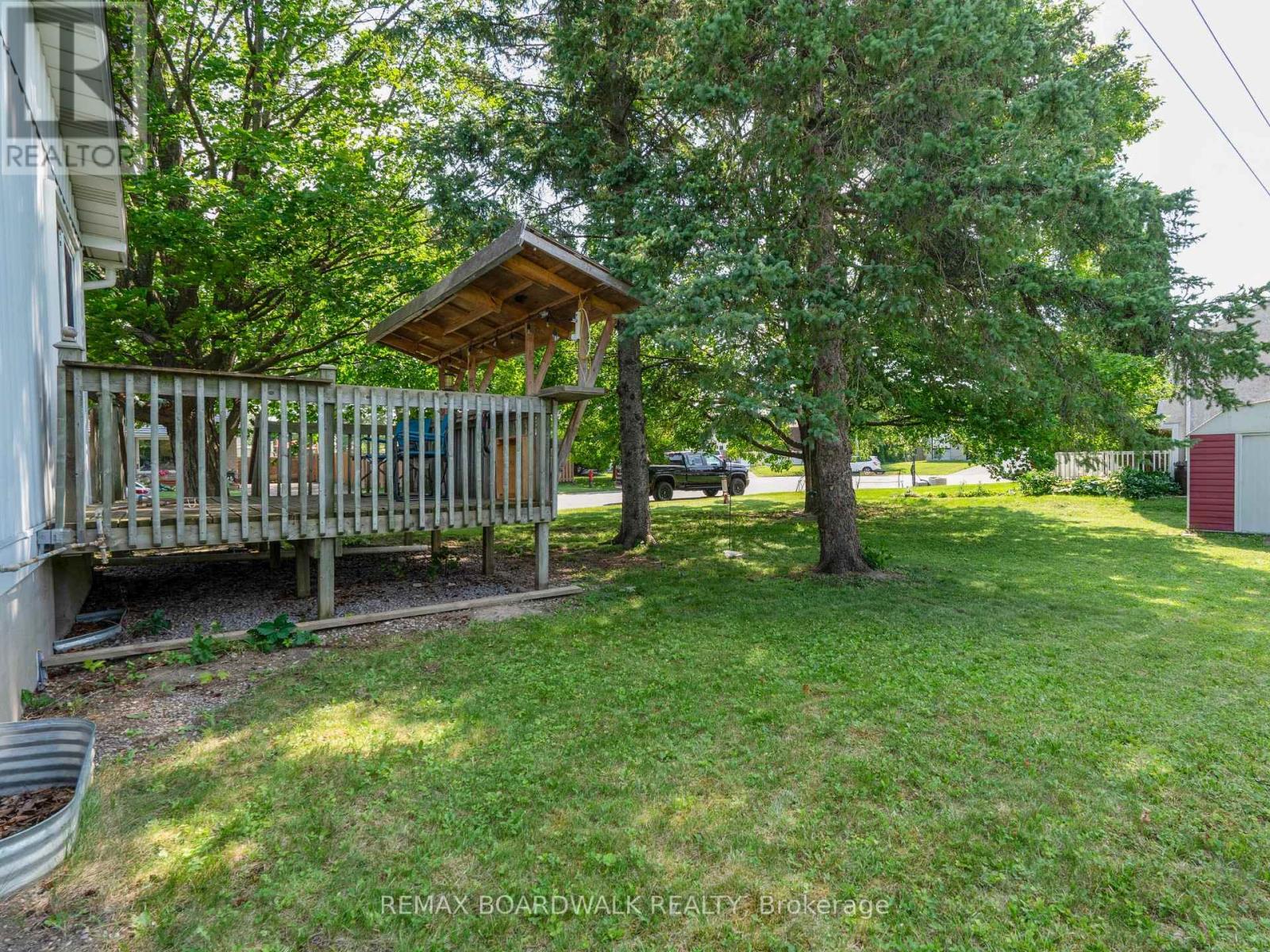 5 LAURENTIAN PLACE - 25