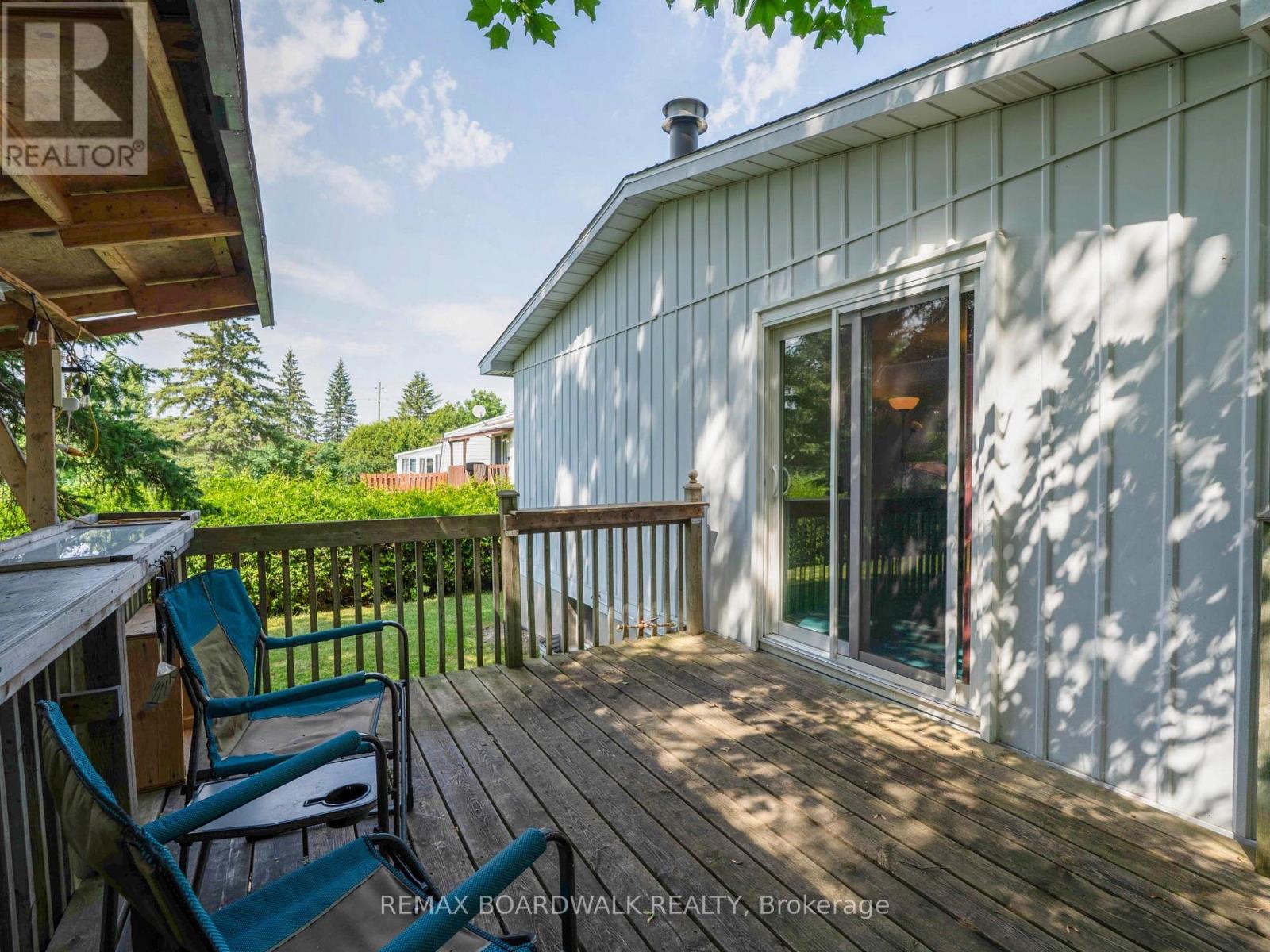 5 LAURENTIAN PLACE - 6