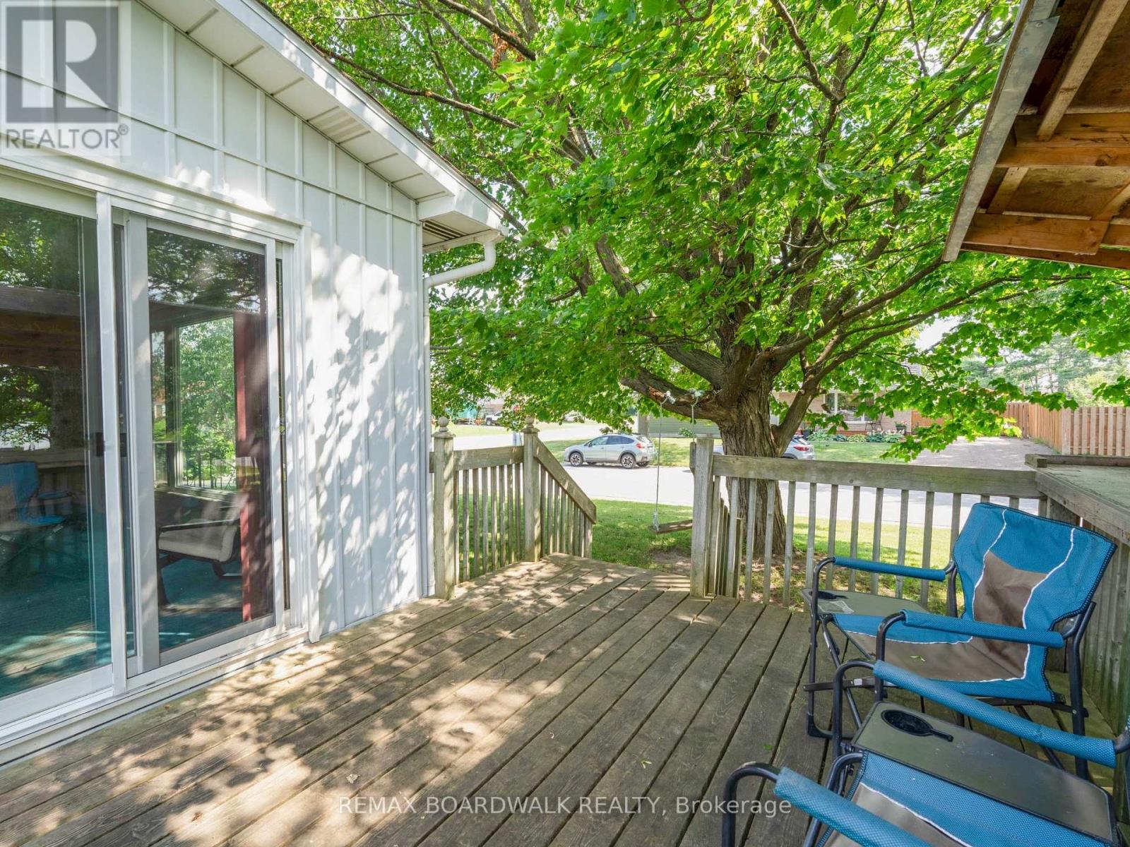 5 LAURENTIAN PLACE - 7