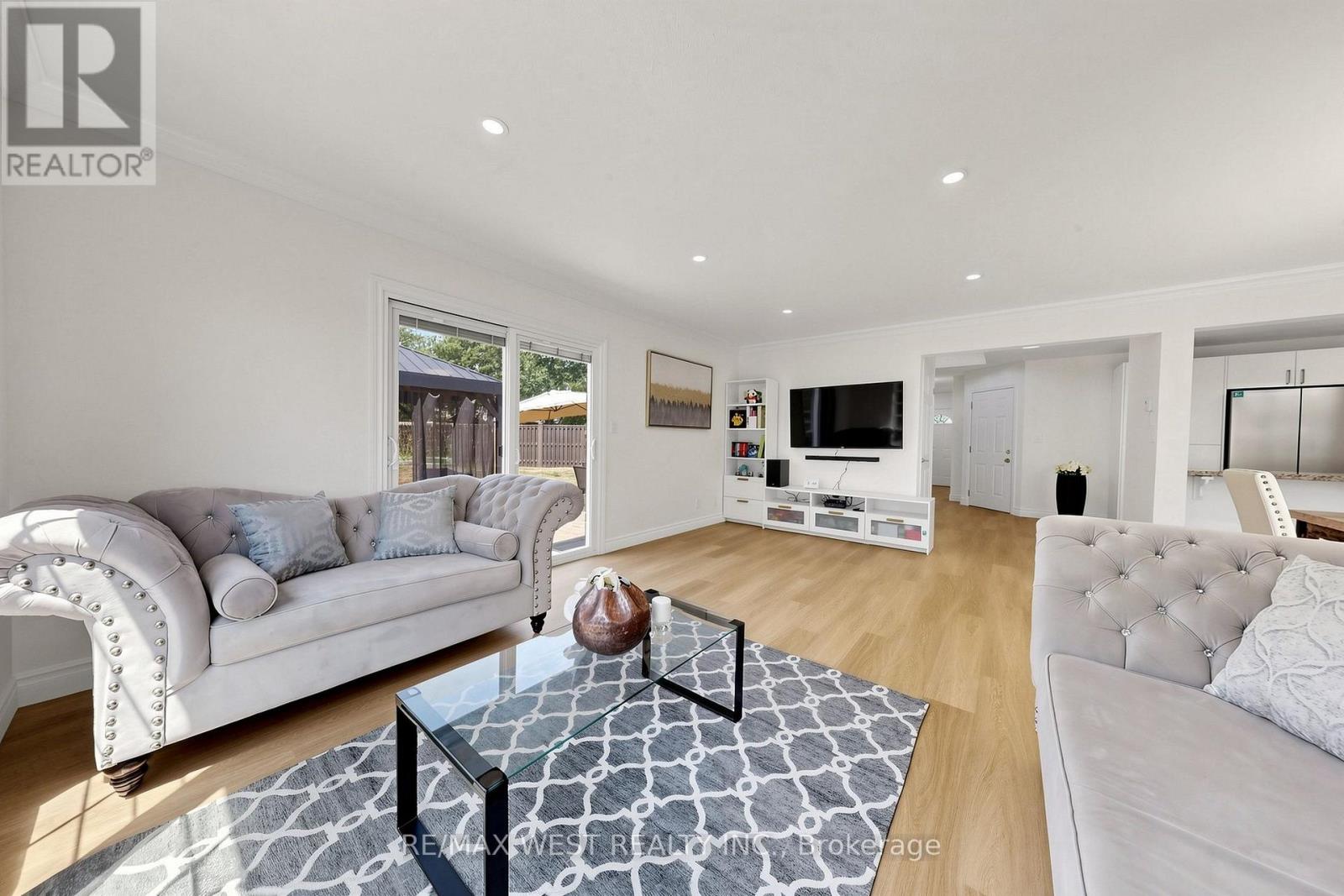 571 ST MORITZ AVENUE - Image 9