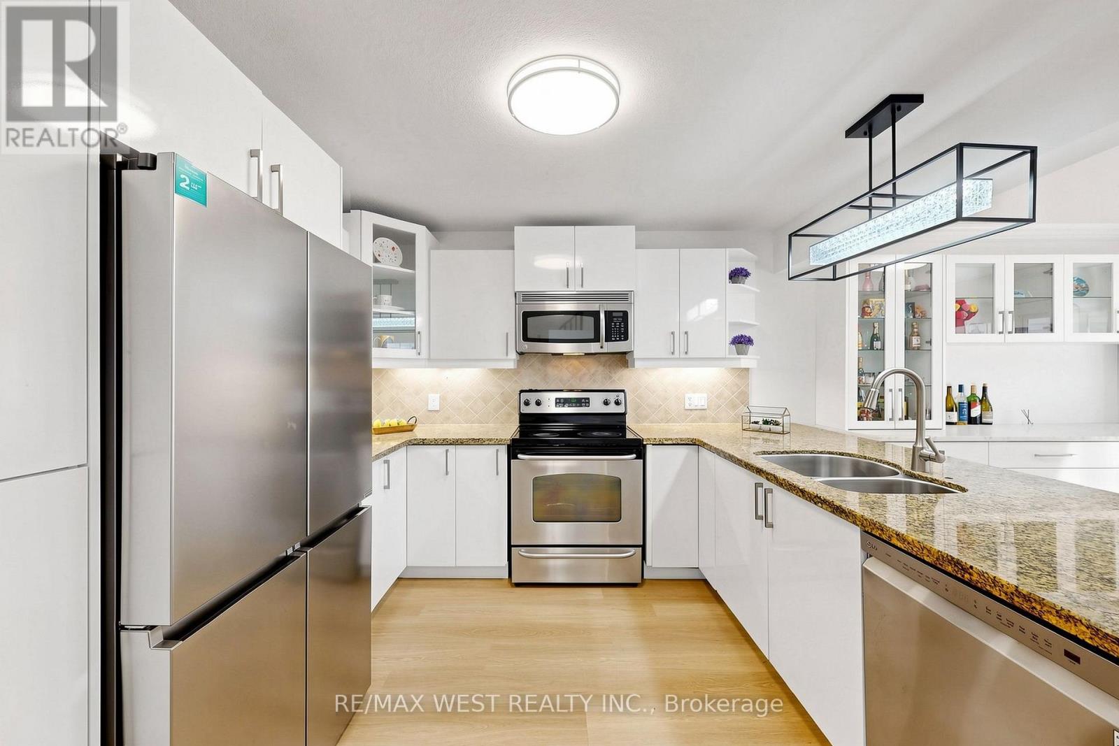 571 ST MORITZ AVENUE - Image 14