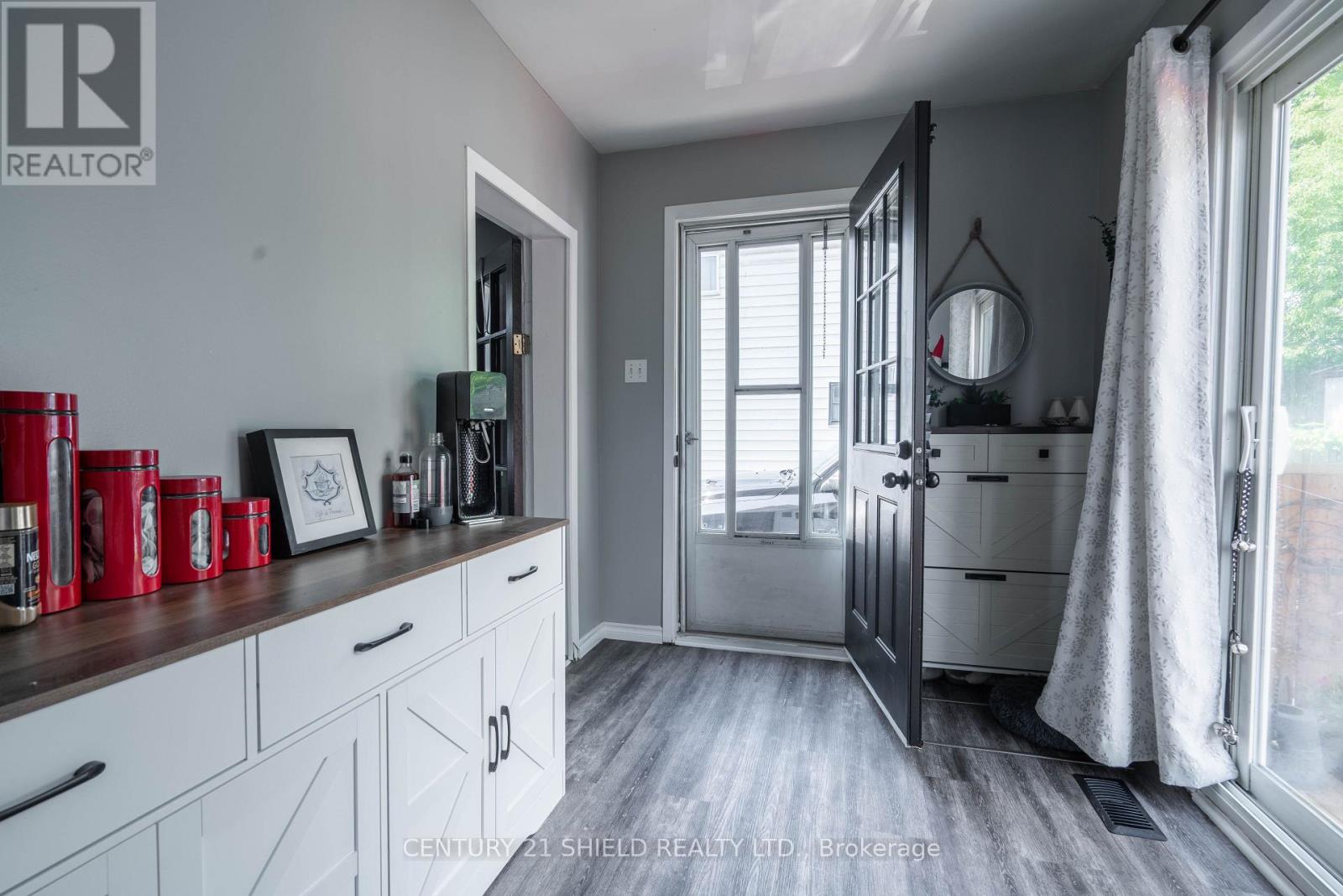 813 YORK STREET - 12