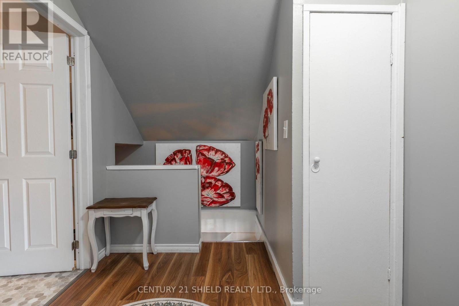 813 YORK STREET - 21