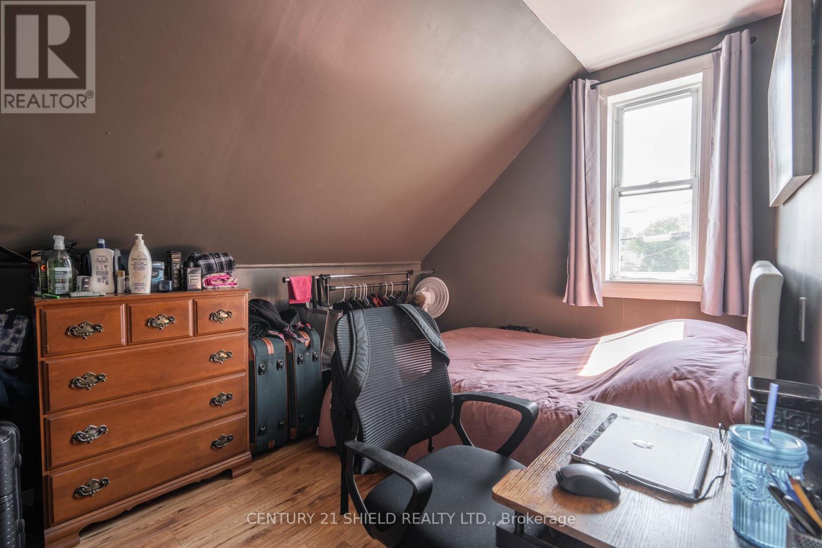 813 YORK STREET - 22