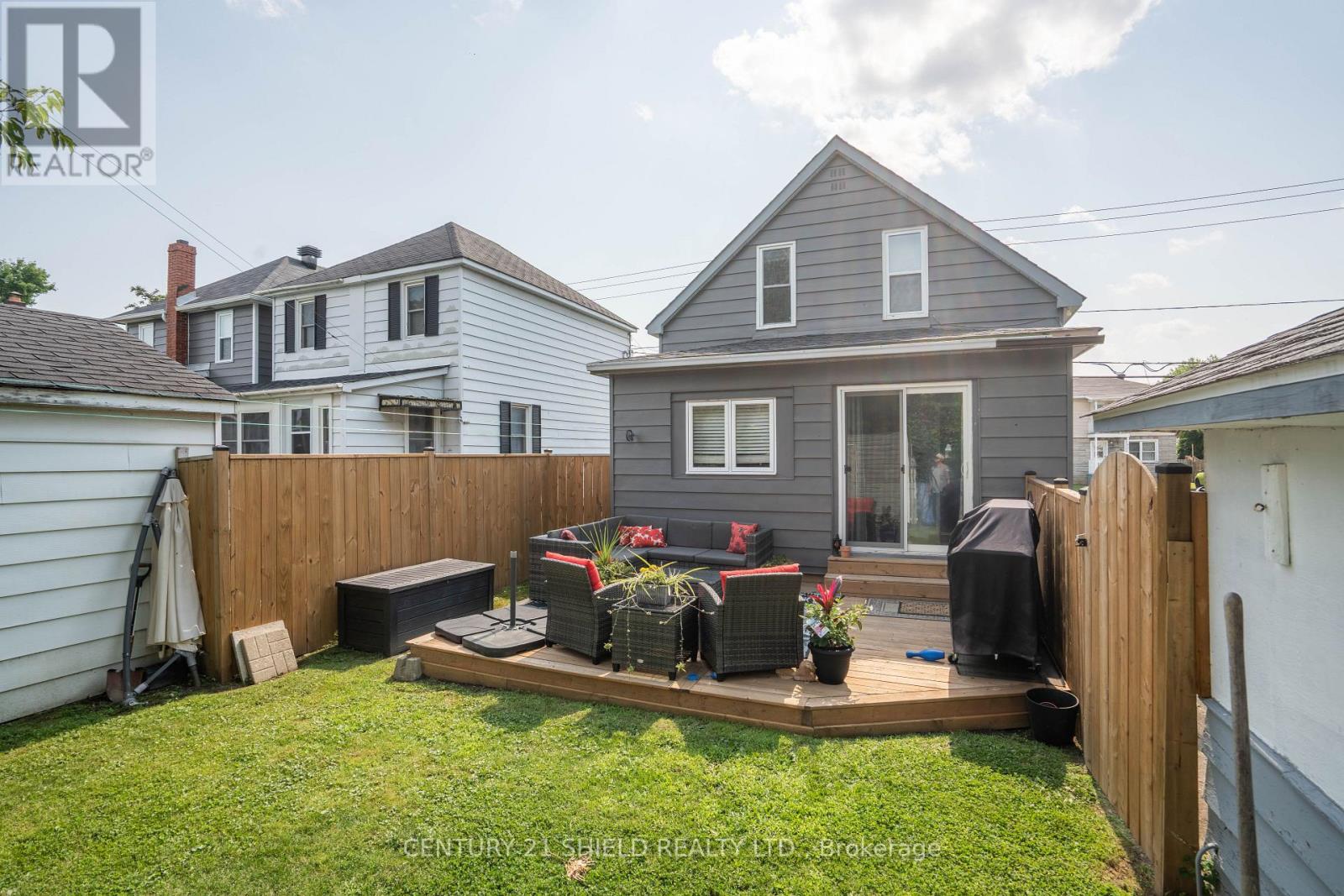 813 YORK STREET - 24