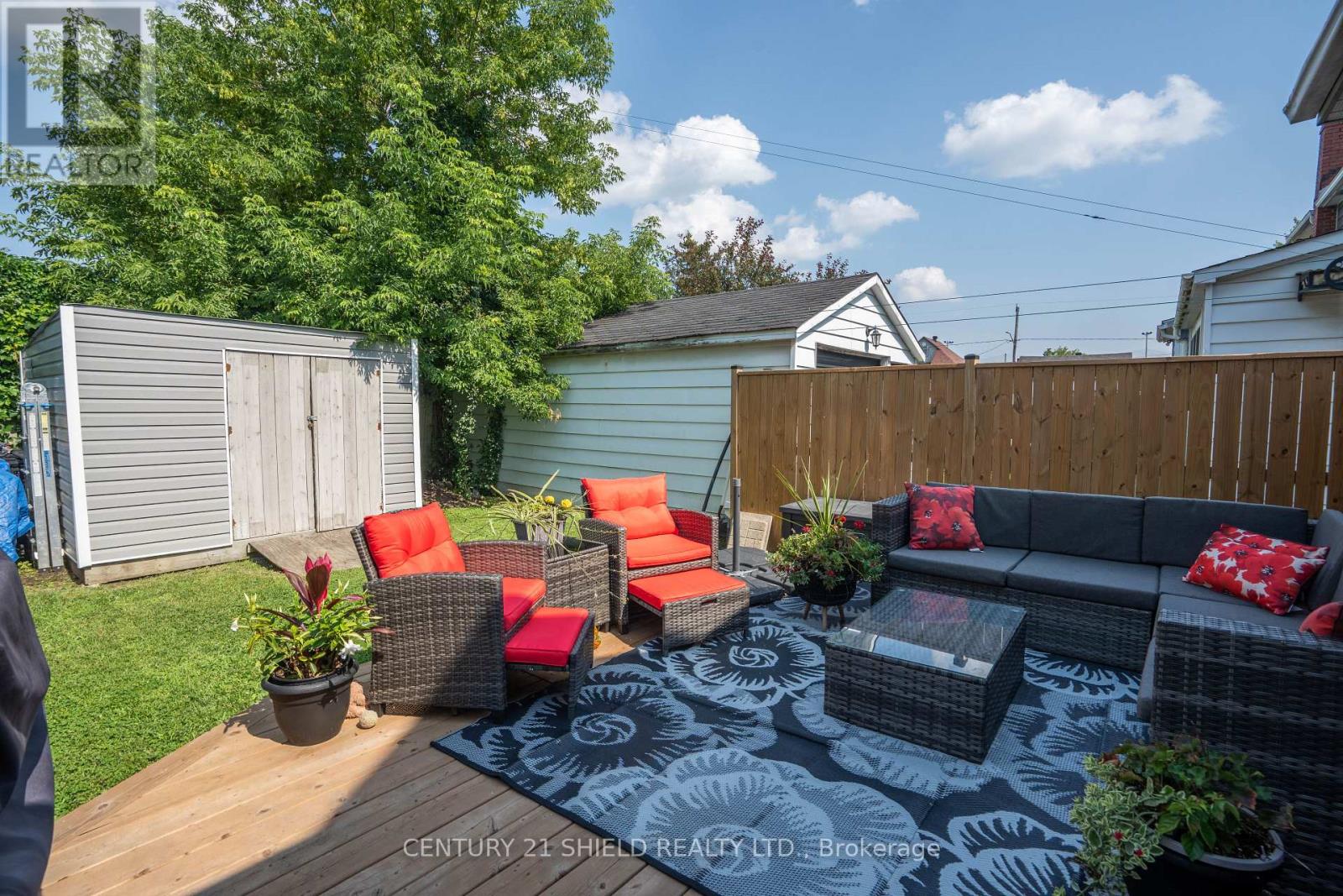 813 YORK STREET - 25