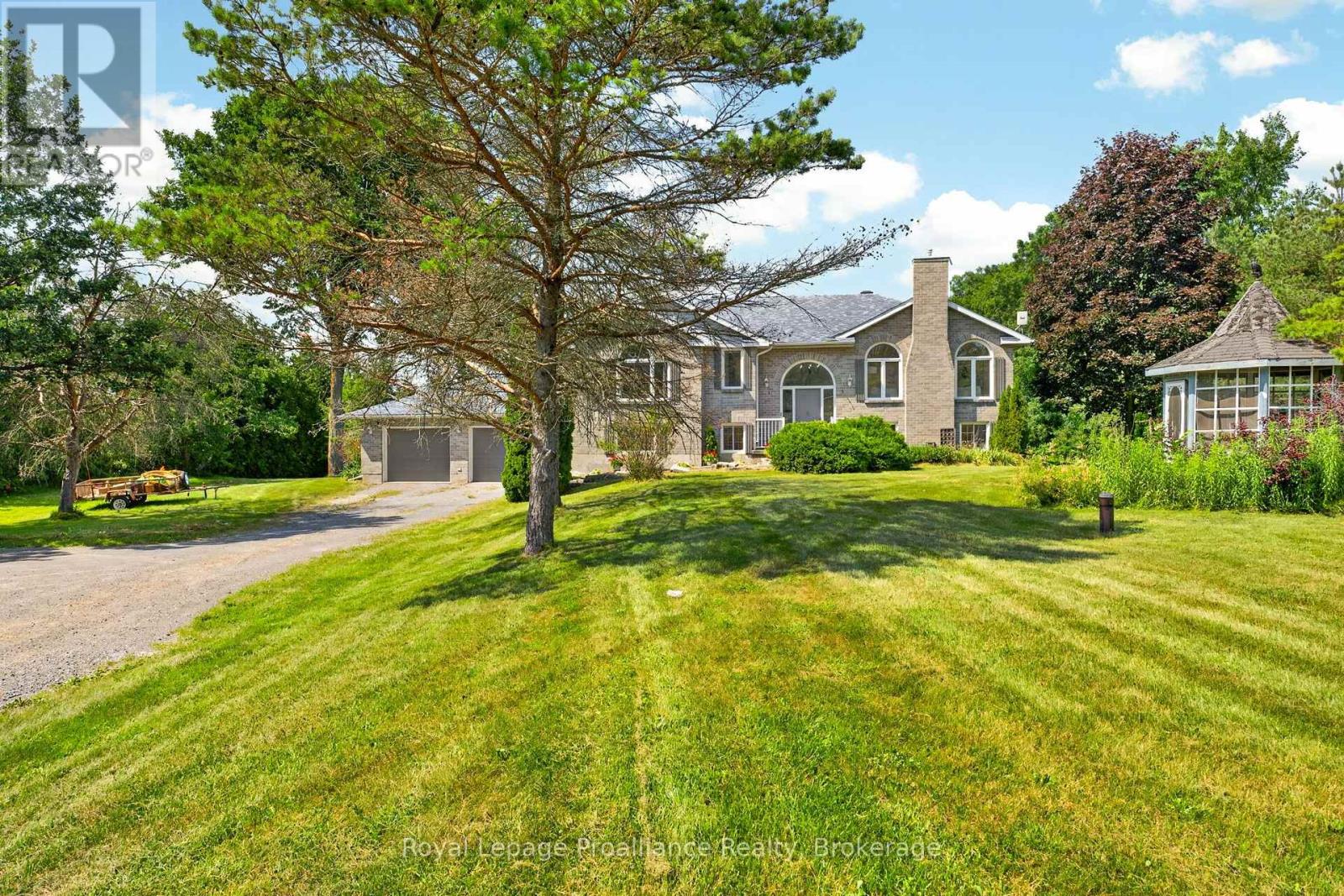 3561 VIENNA CRESCENT - 1