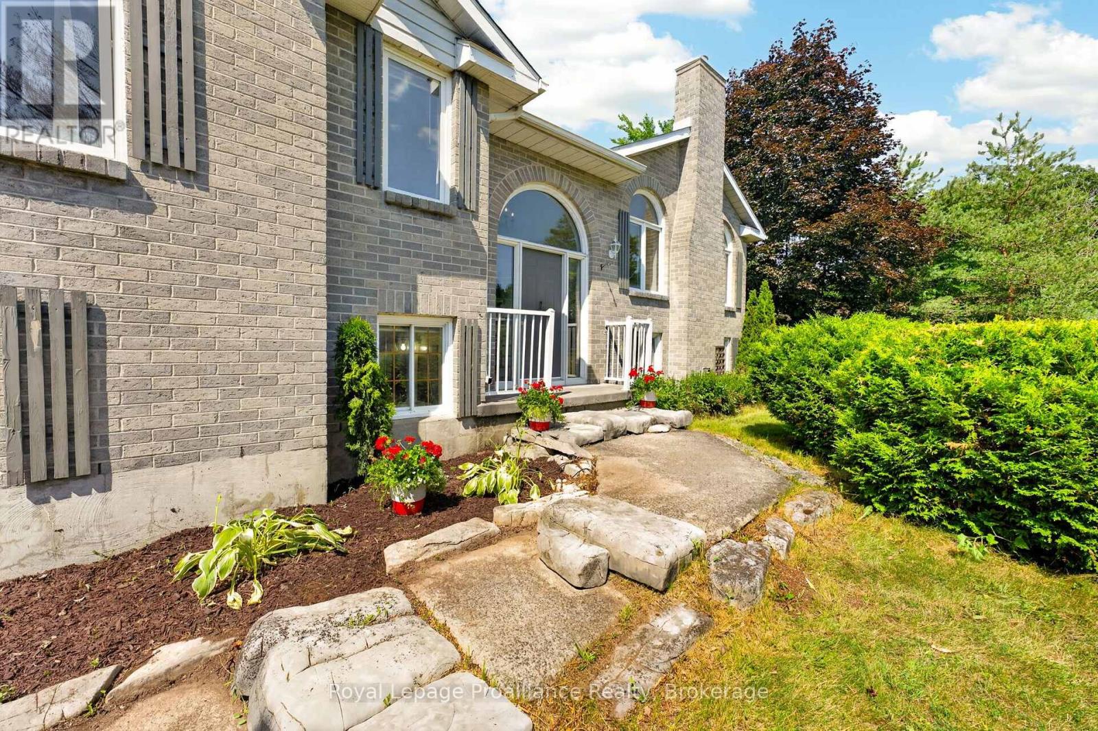 3561 VIENNA CRESCENT - 2