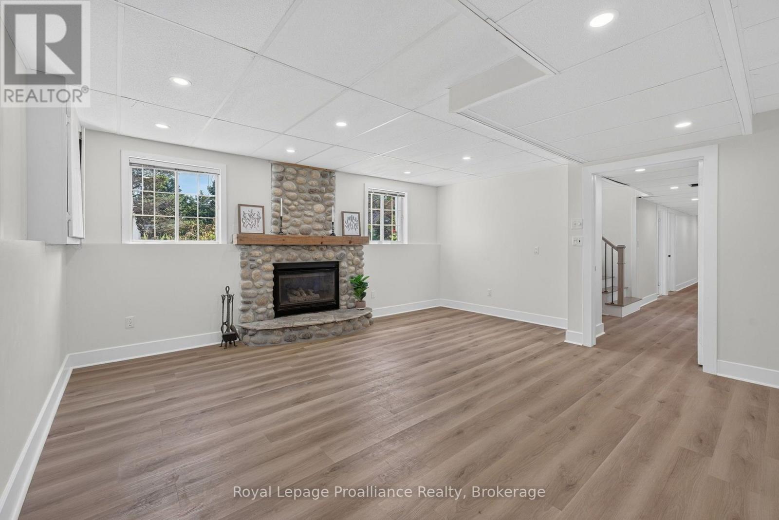 3561 VIENNA CRESCENT - 33