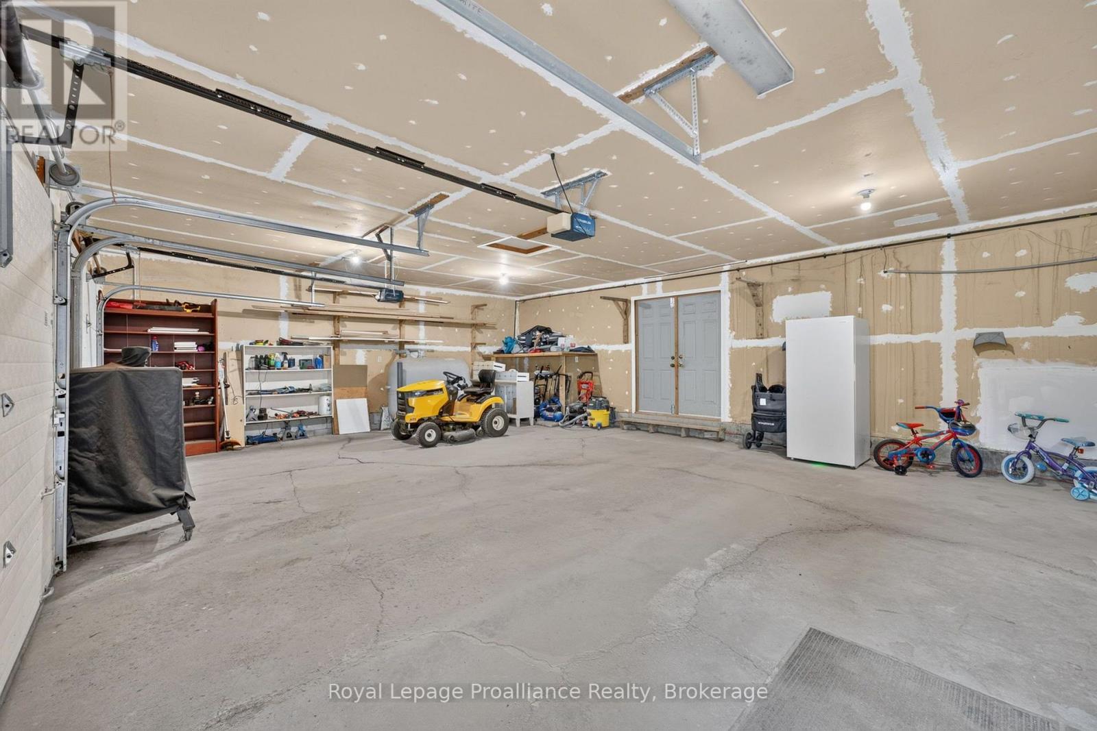 3561 VIENNA CRESCENT - 34
