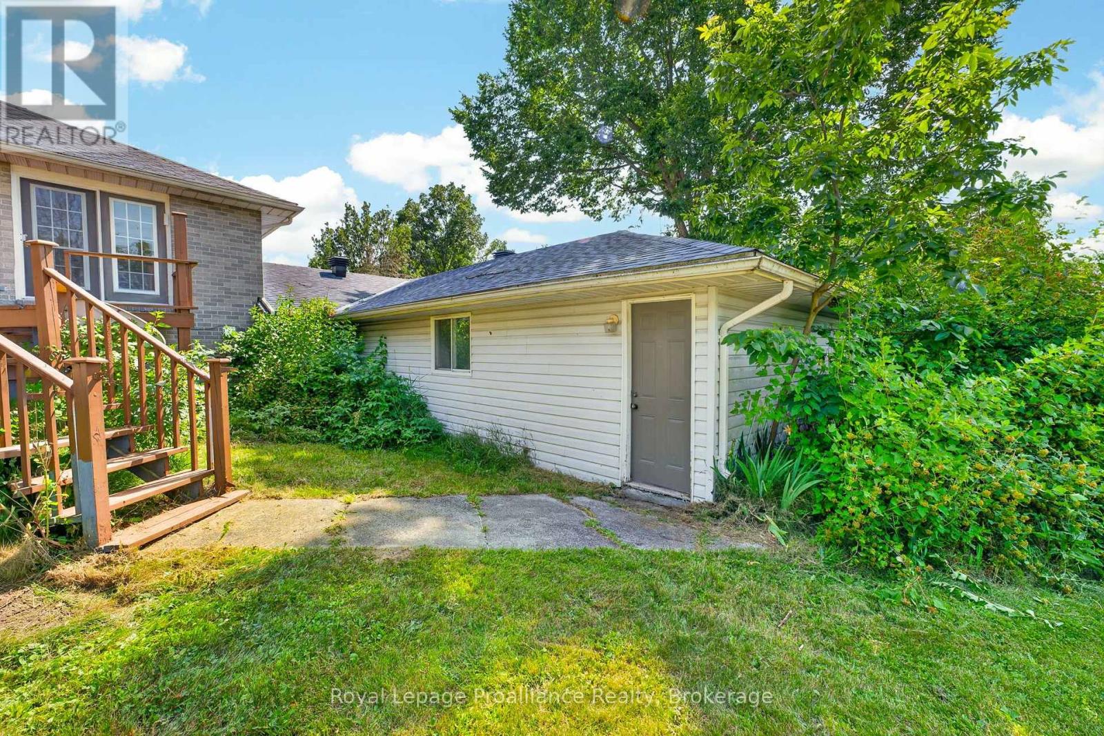 3561 VIENNA CRESCENT - 40