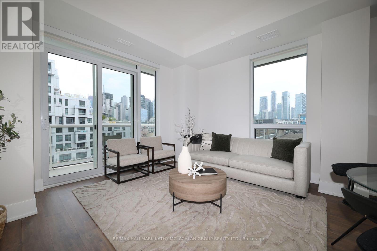 #815 80 VANAULEY STREET - 11
