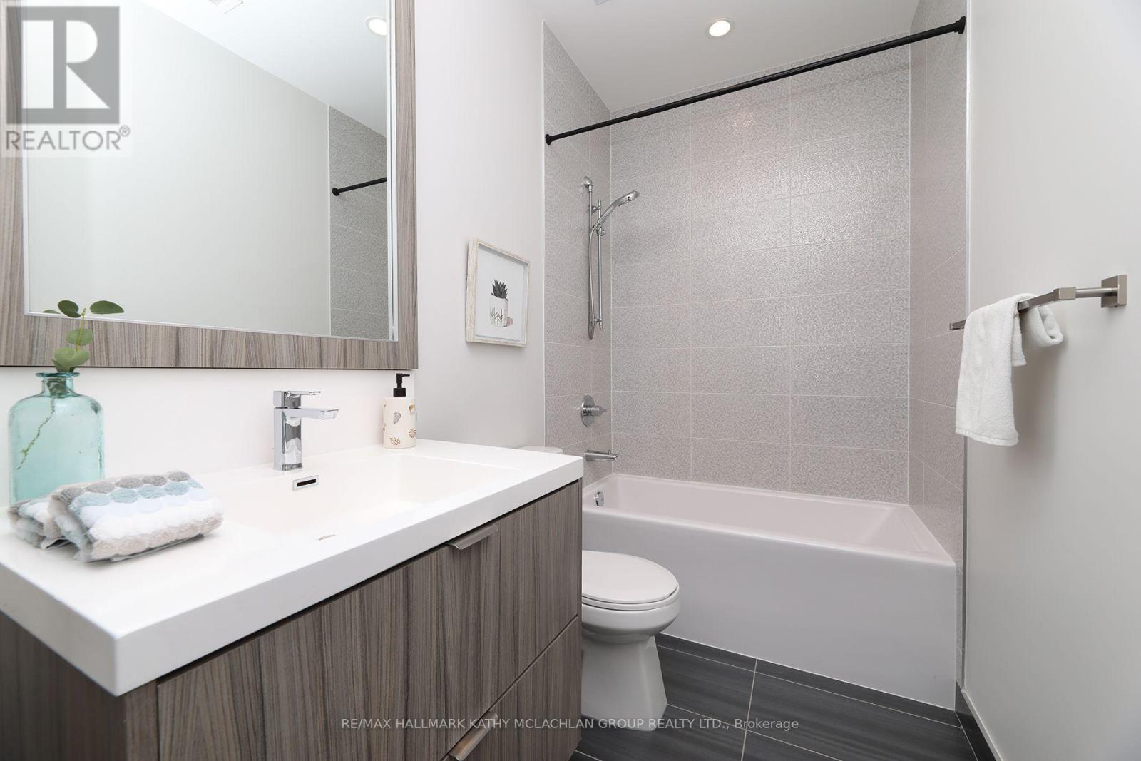 #815 80 VANAULEY STREET - 17
