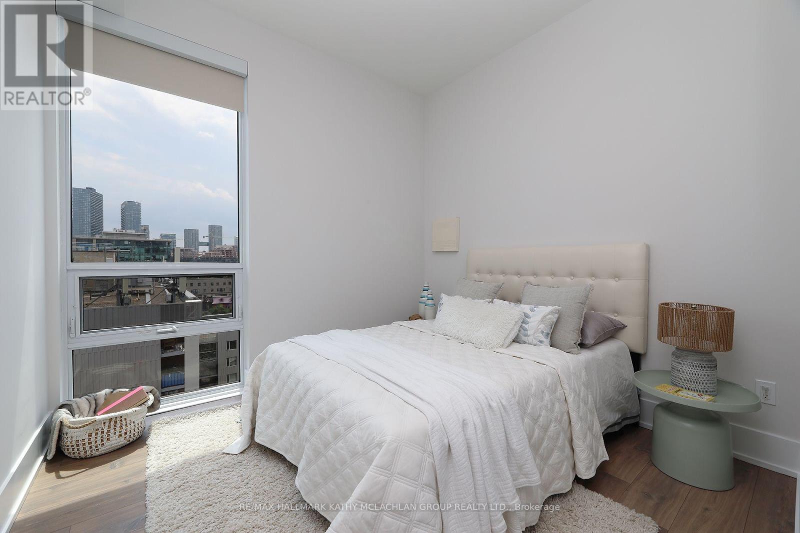 #815 80 VANAULEY STREET - 18