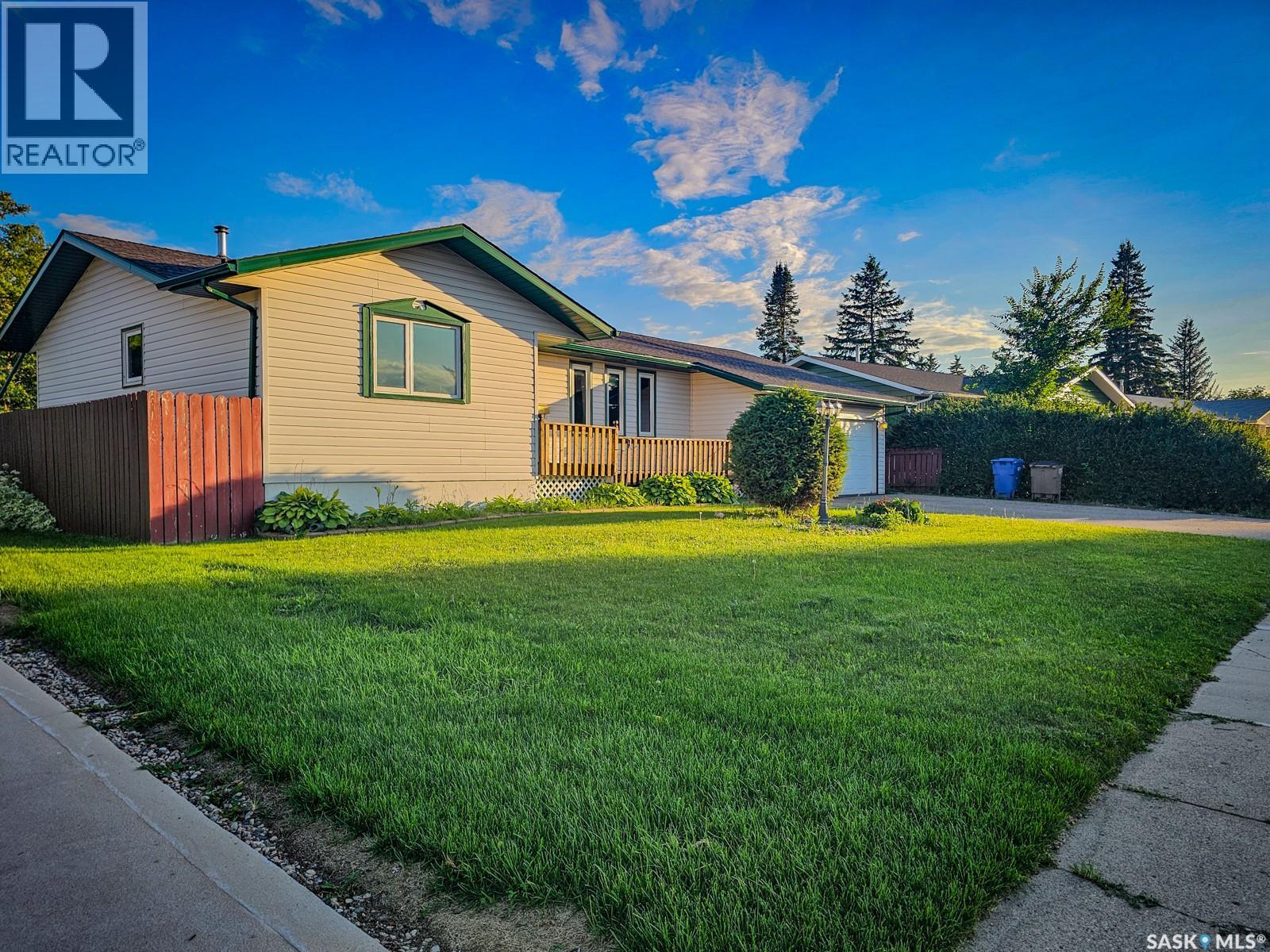 305 Churchill DRIVE - 2