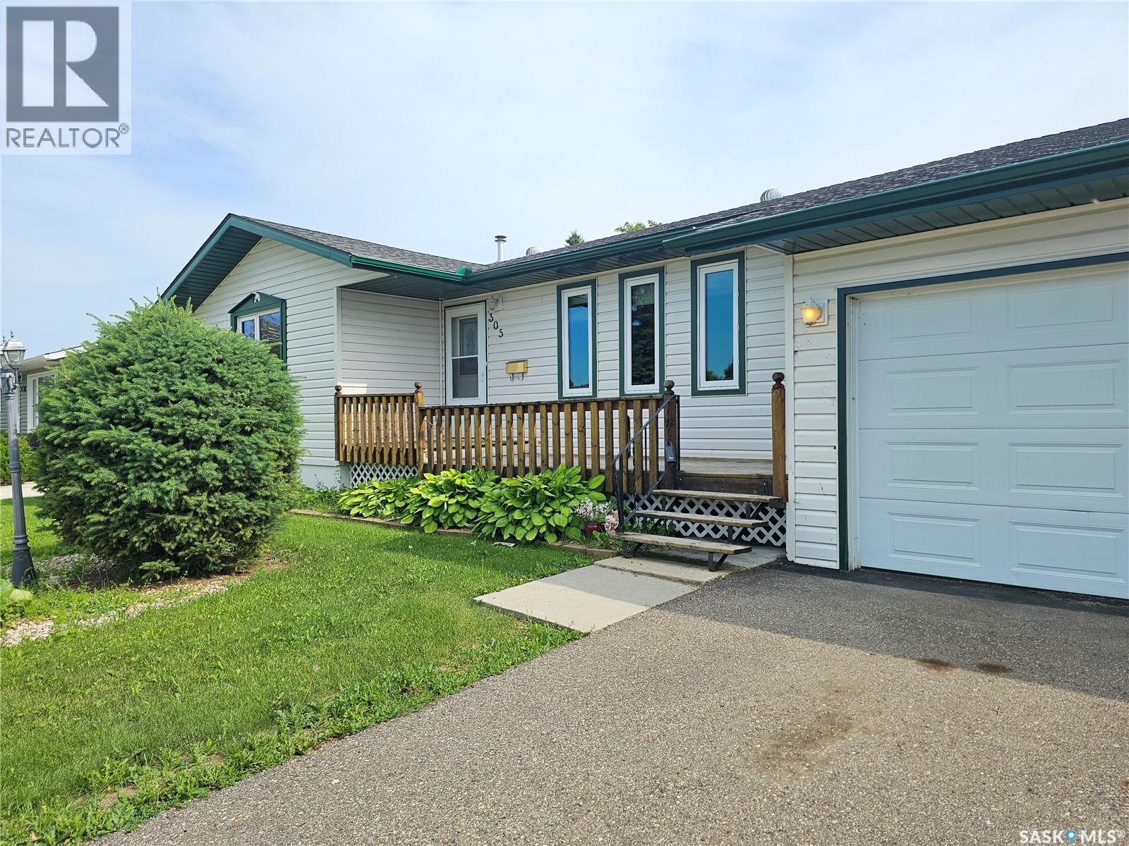 305 Churchill DRIVE - 4