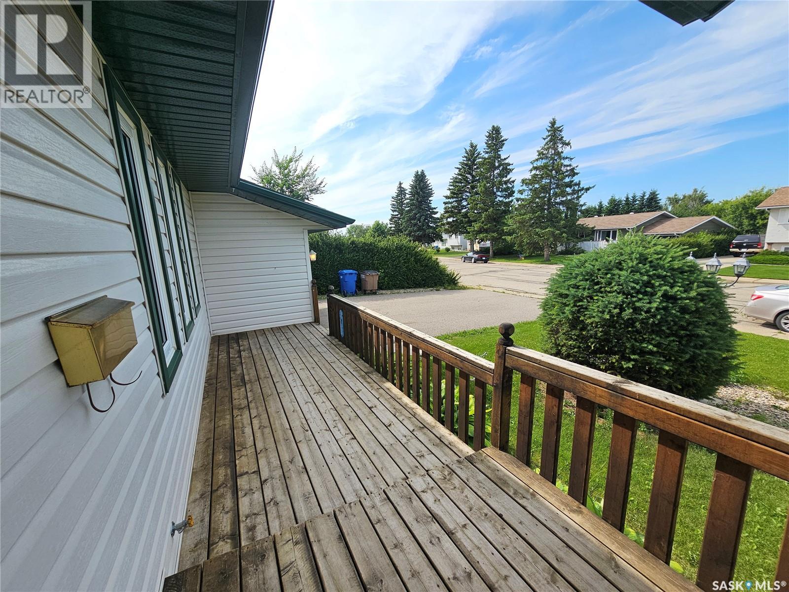 305 Churchill DRIVE - 5