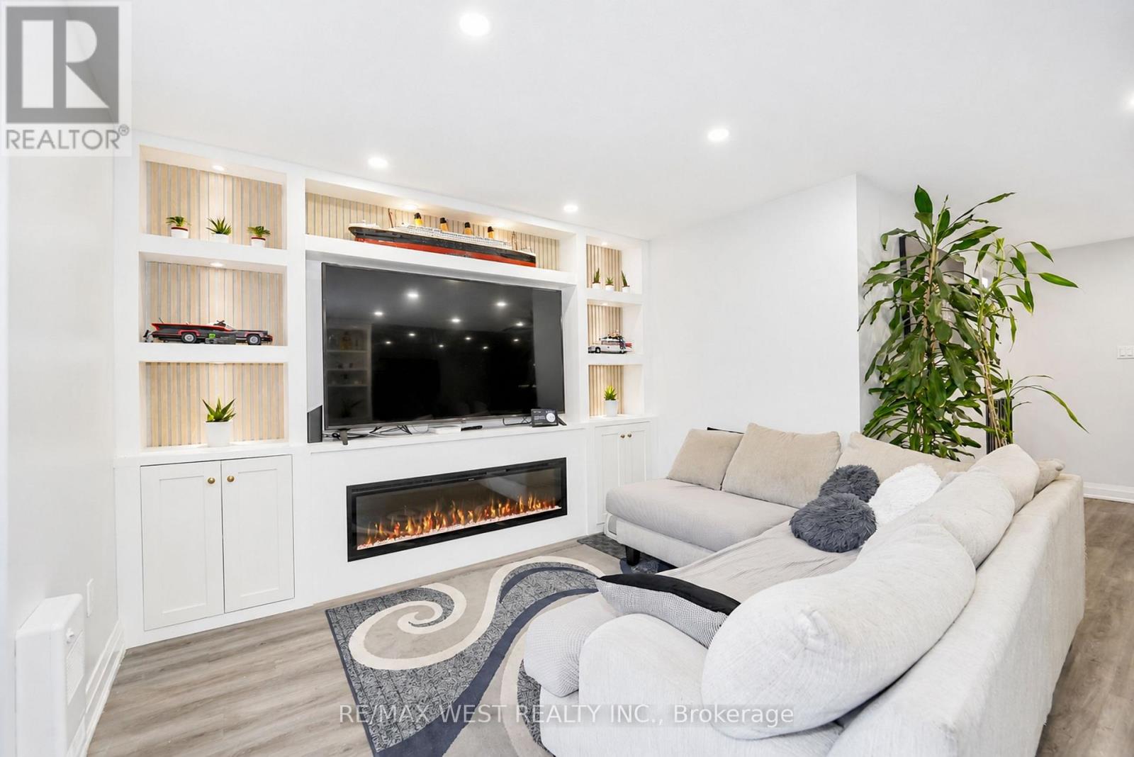 #159 50 SCARBOROUGH GOLF CLUB ROAD - 2