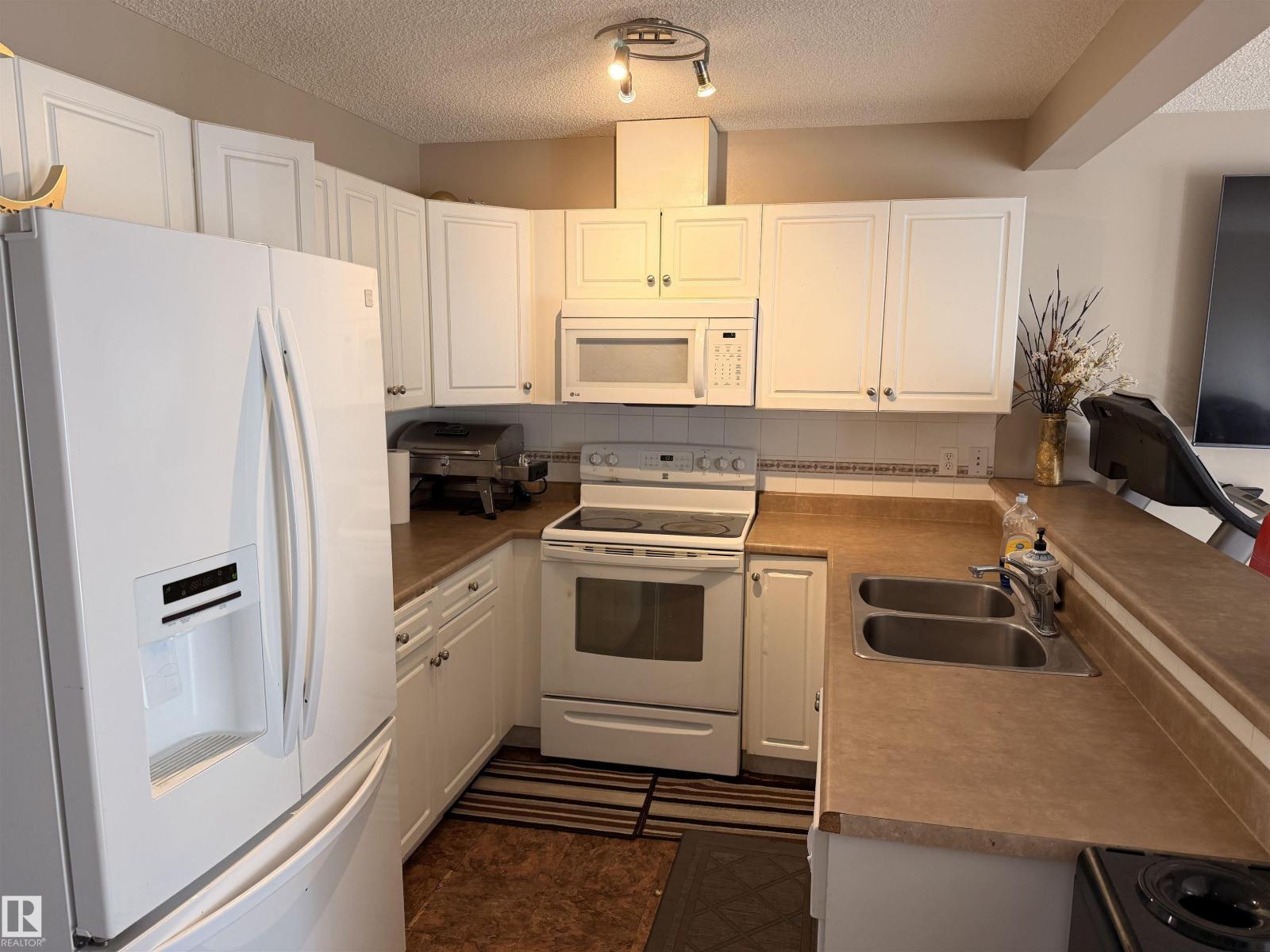 13834 37 ST NW — photo 9 of 11