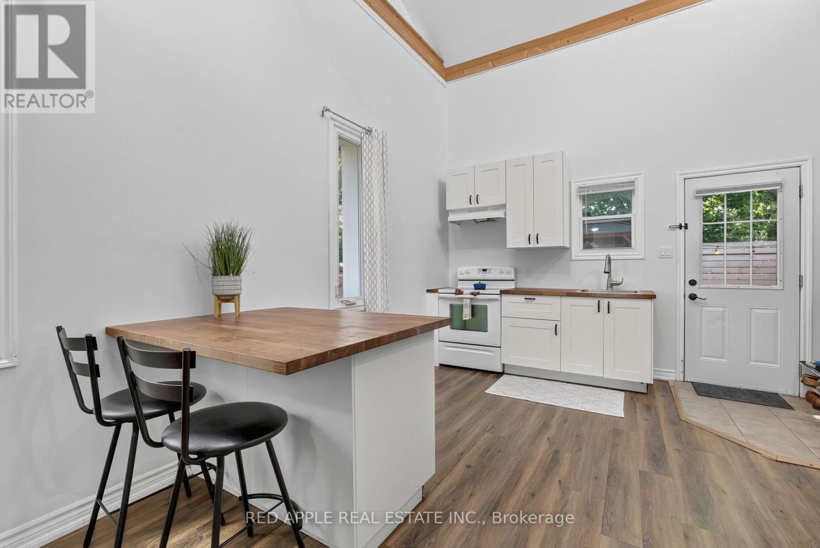 20435 LESLIE STREET - 34
