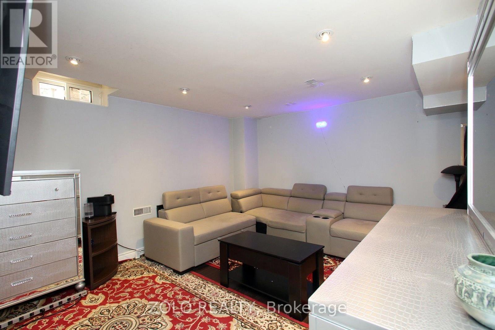 37 SEWELLS LANE S - 16