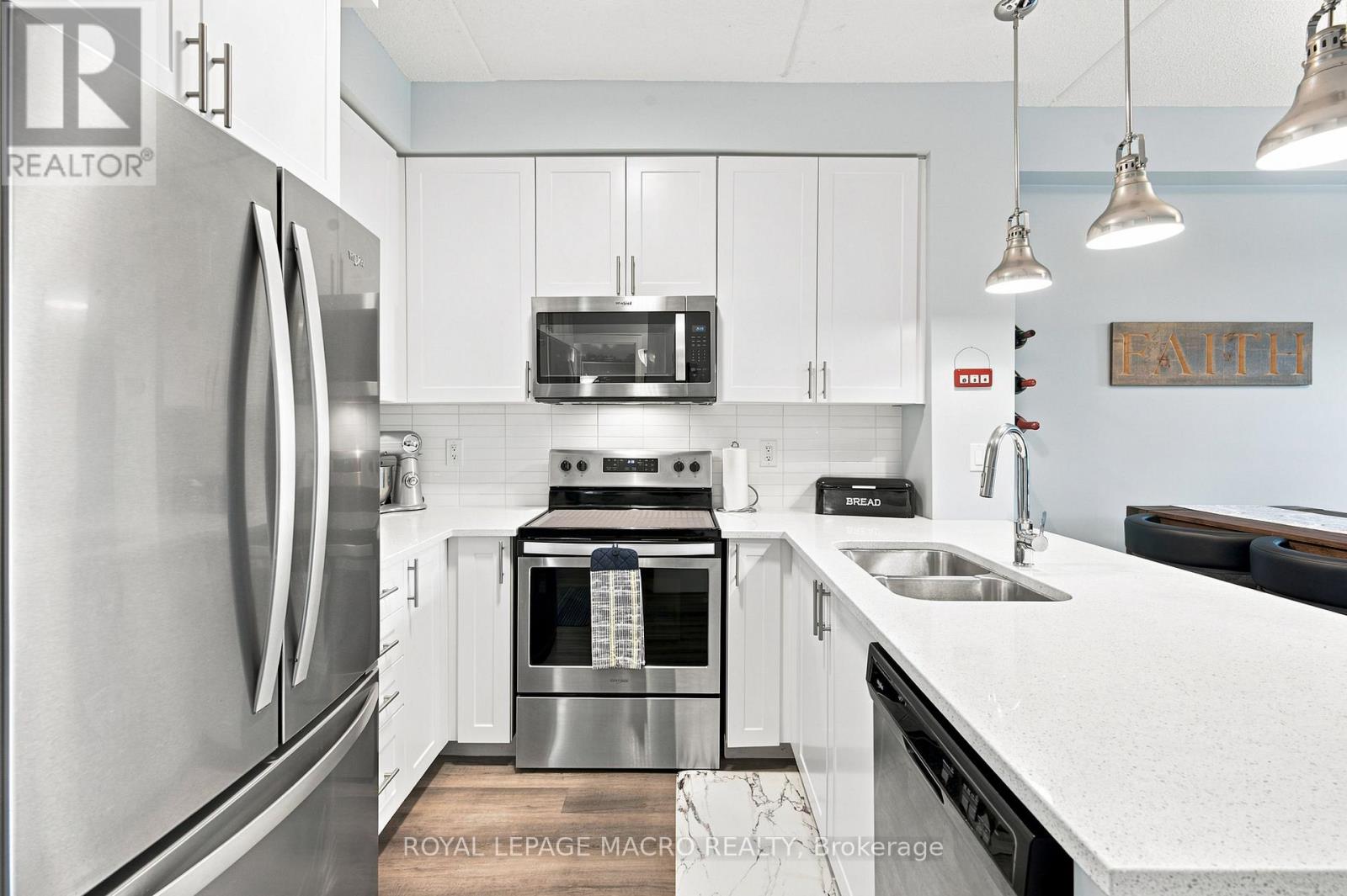 #126 610 FARMSTEAD DRIVE - 15
