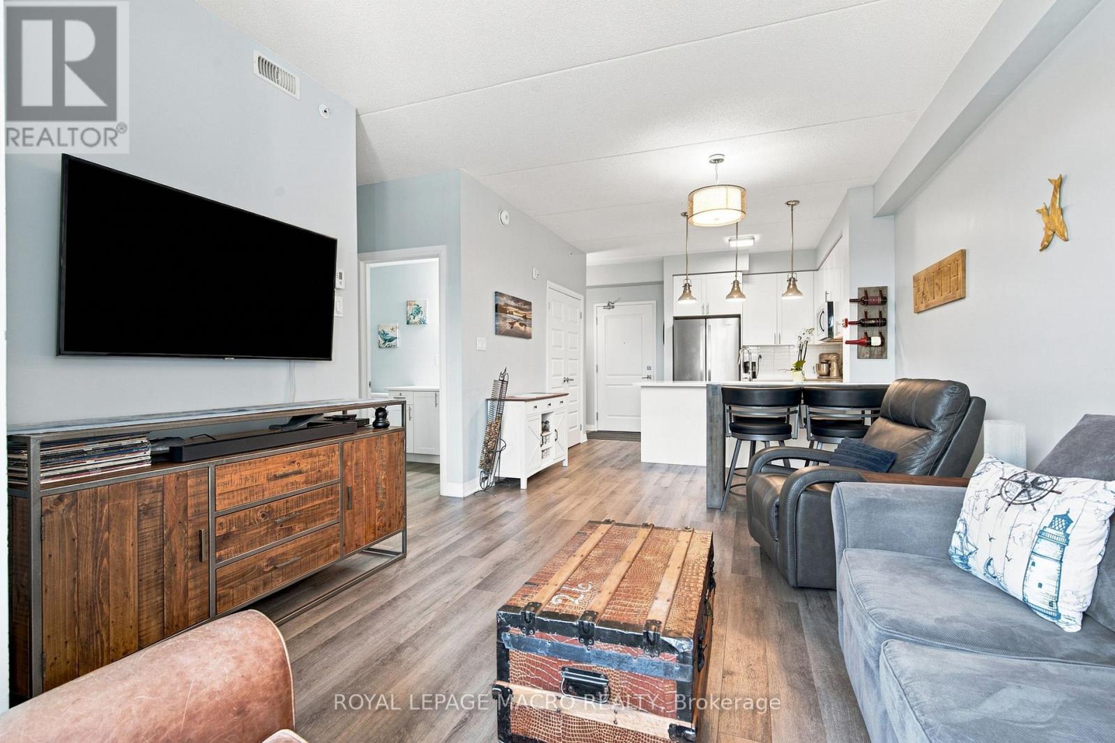 #126 610 FARMSTEAD DRIVE - 16
