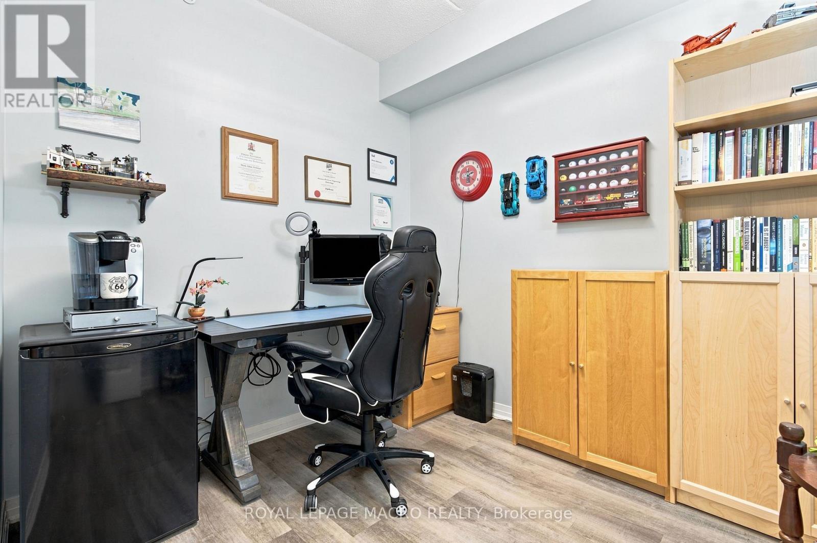 #126 610 FARMSTEAD DRIVE - 25