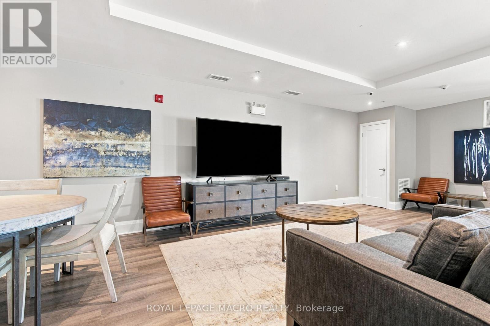 #126 610 FARMSTEAD DRIVE - 29