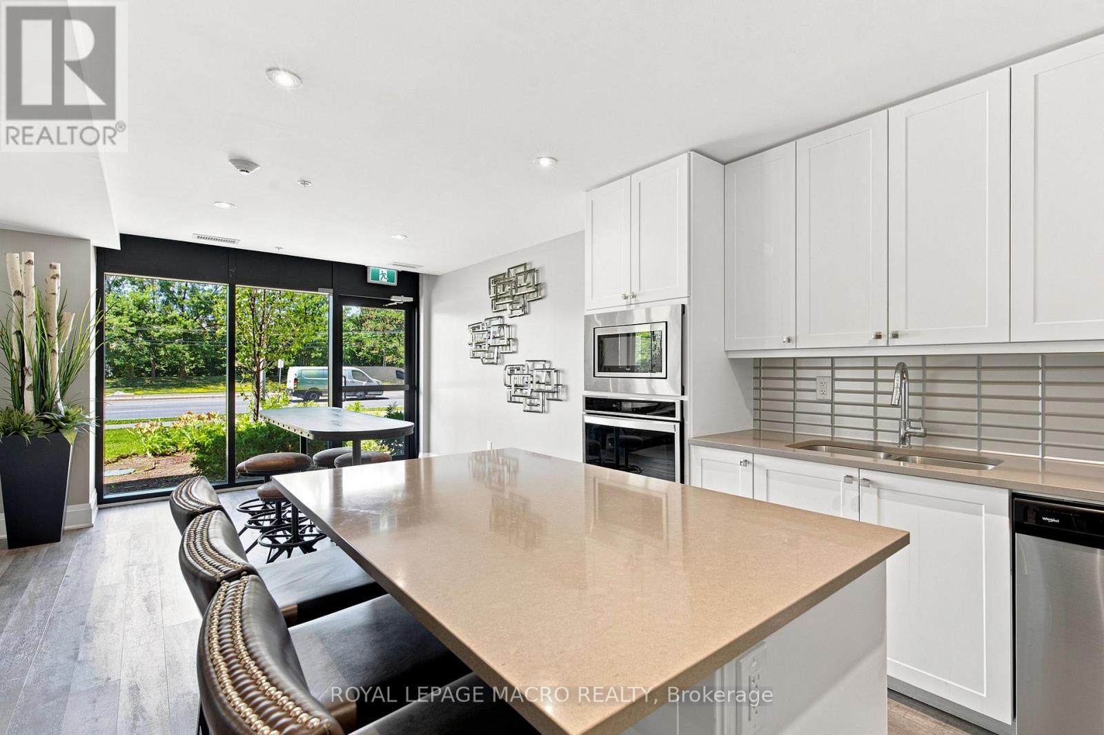 #126 610 FARMSTEAD DRIVE - 32