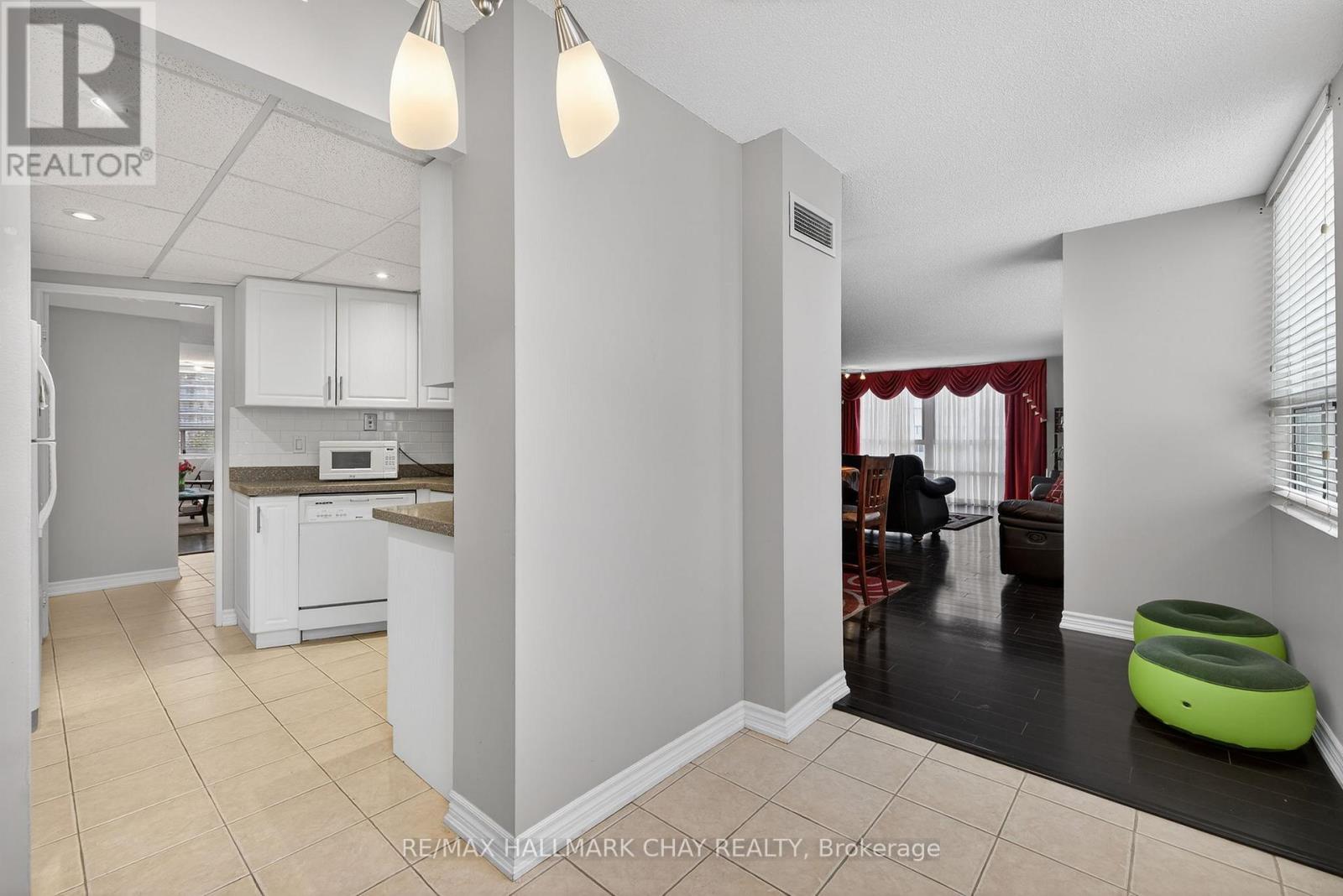 #501 3650 KANEFF CRESCENT - 15