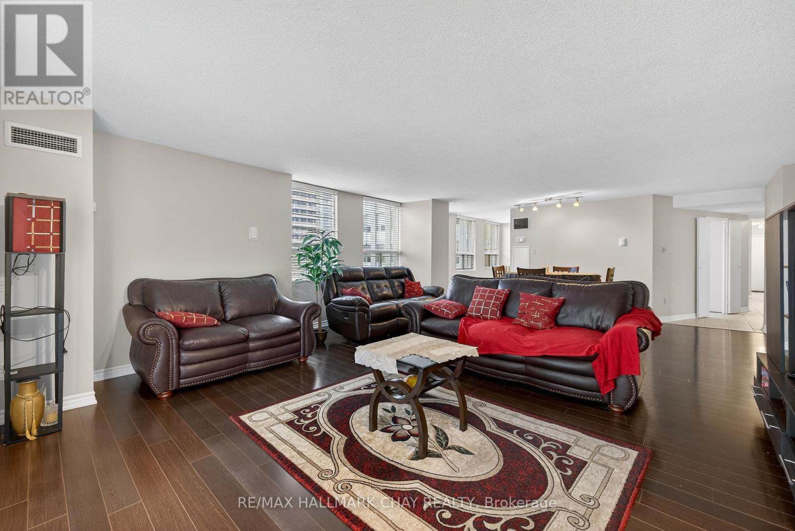 #501 3650 KANEFF CRESCENT - 23