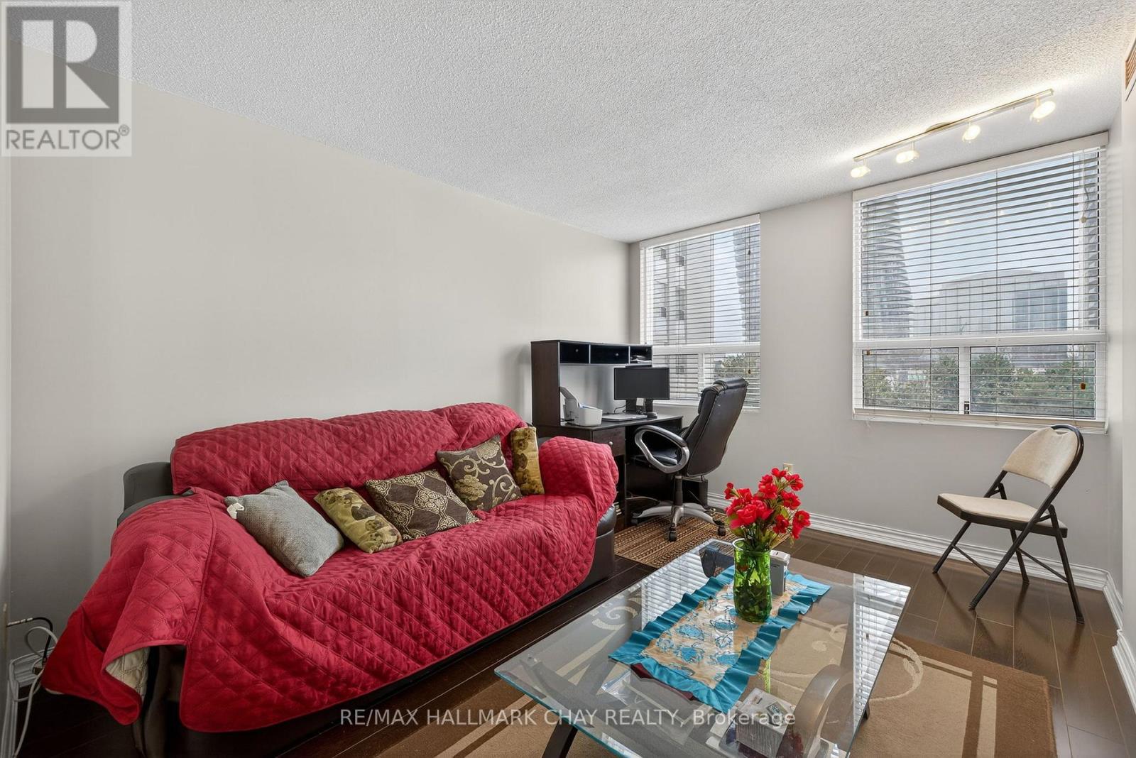 #501 3650 KANEFF CRESCENT - 25