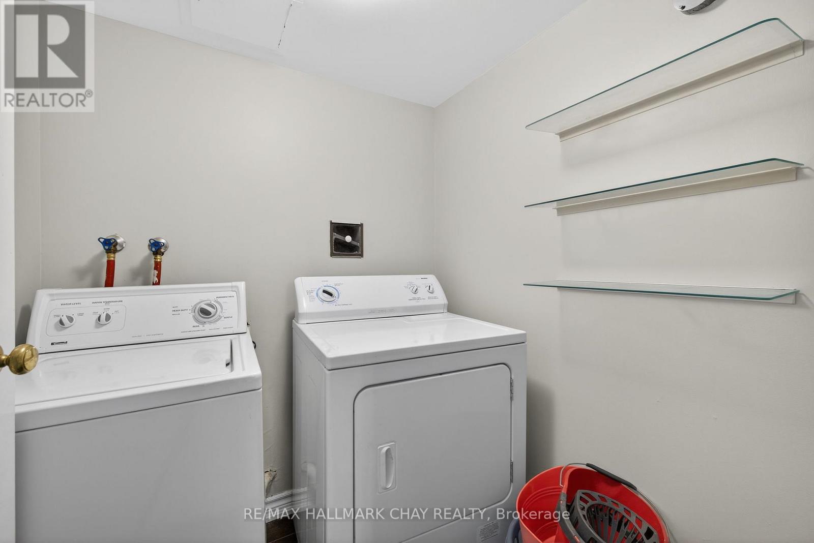 #501 3650 KANEFF CRESCENT - 36