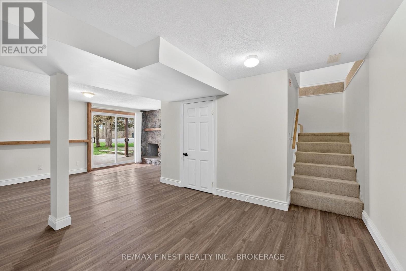 8 SUNRISE COURT - 19
