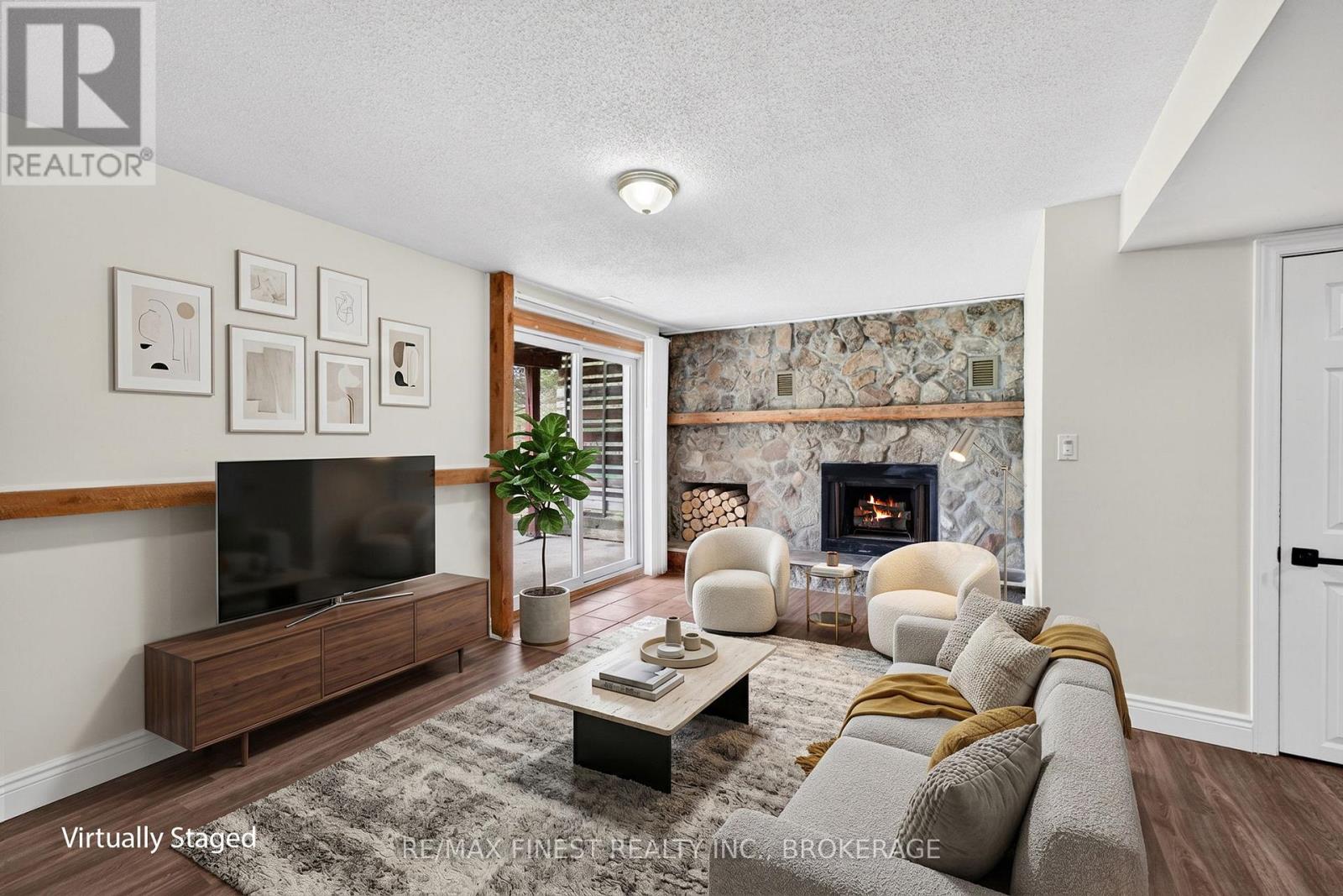 8 SUNRISE COURT - 16
