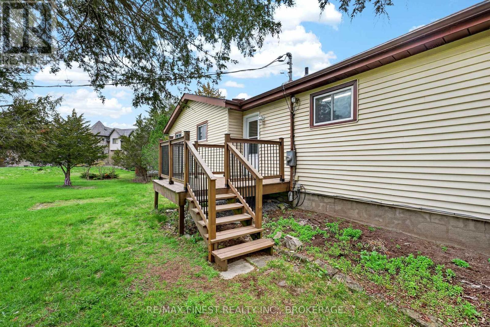 8 SUNRISE COURT - 29