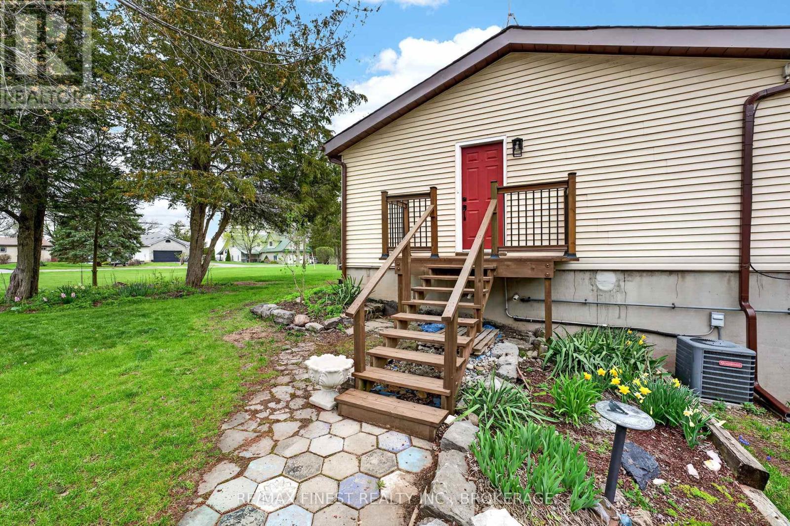 8 SUNRISE COURT - 28