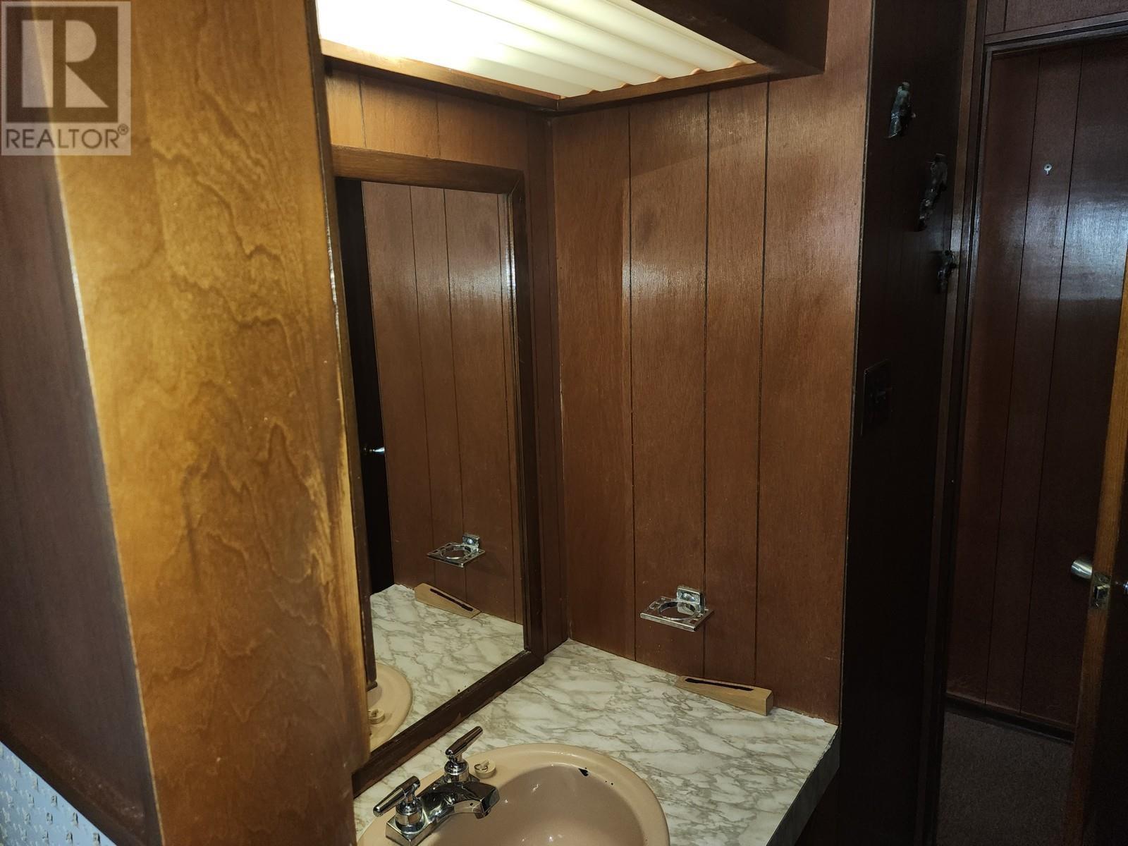319 WALKER ST - 23